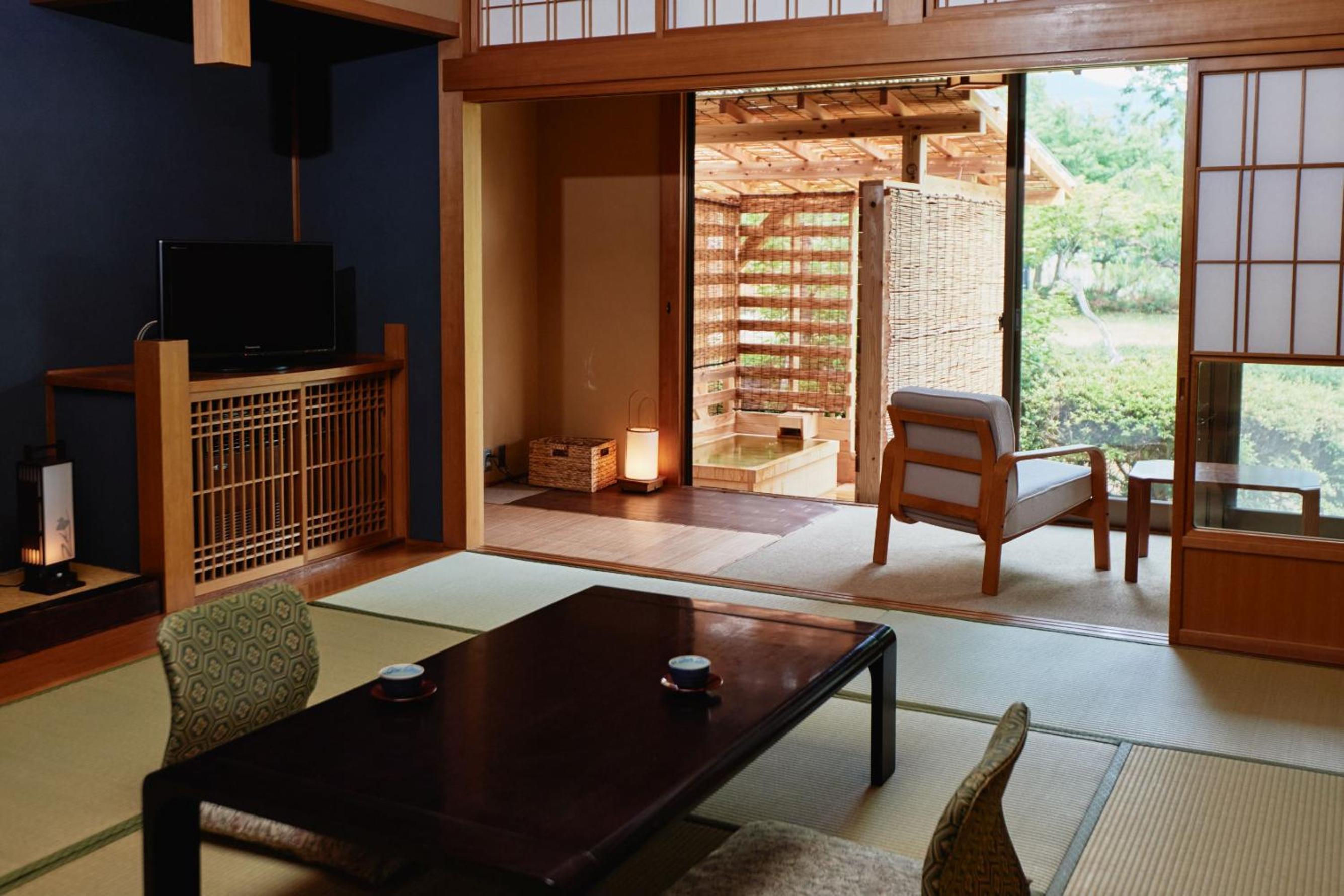 Japanese-Style Suite Room with Bed & Open Air Bath photo 2