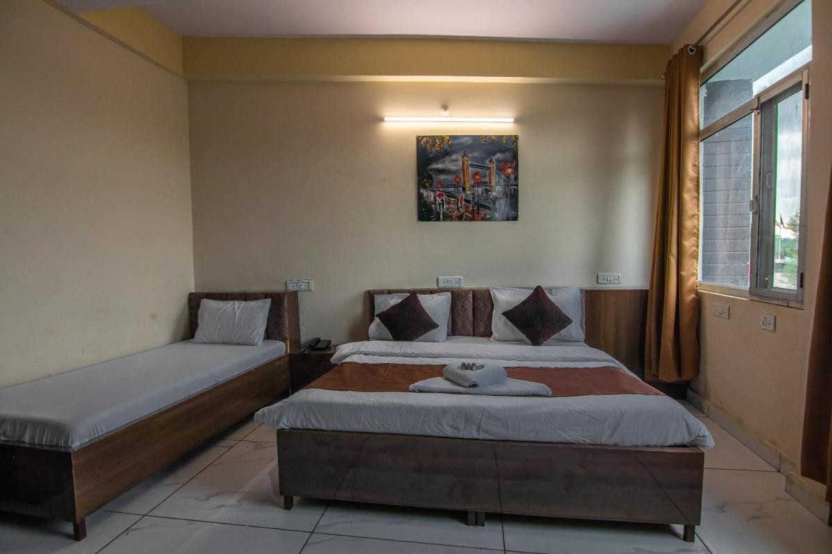 Deluxe Double Room (2 Adults + 1 Child)