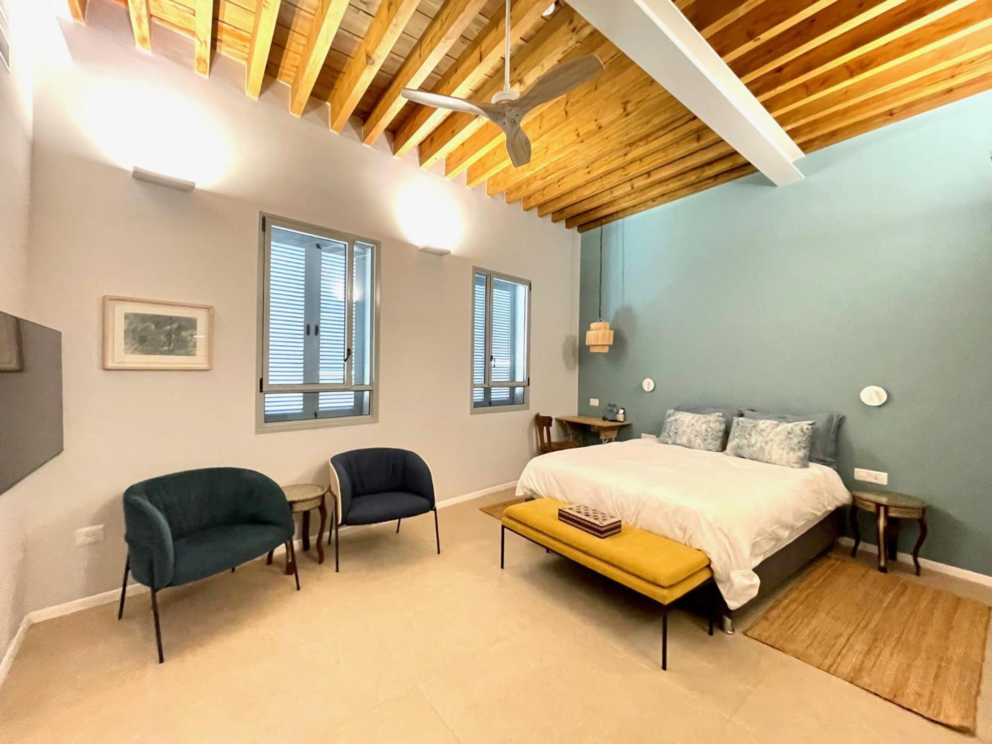 Deluxe Room (2 Adults + 1 Child) - Photo 8