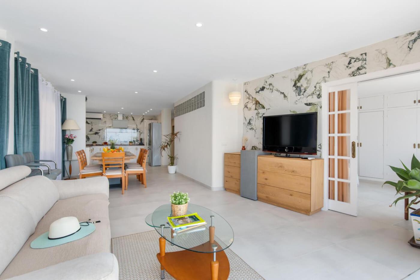Apartamento con vista a la piscina