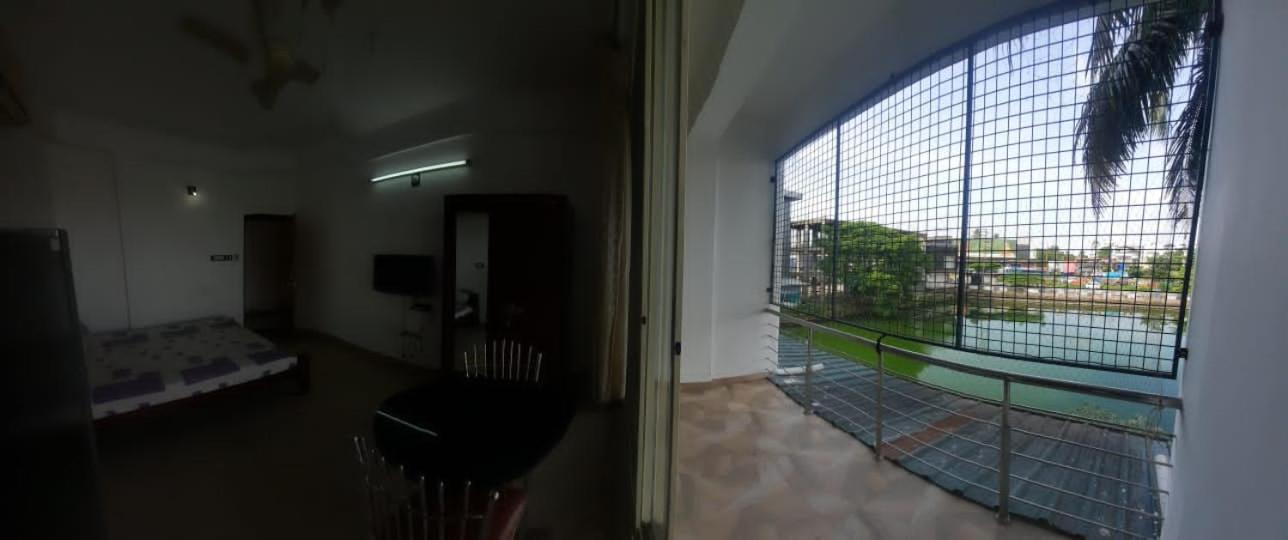 Apartment with Balcony photo 2