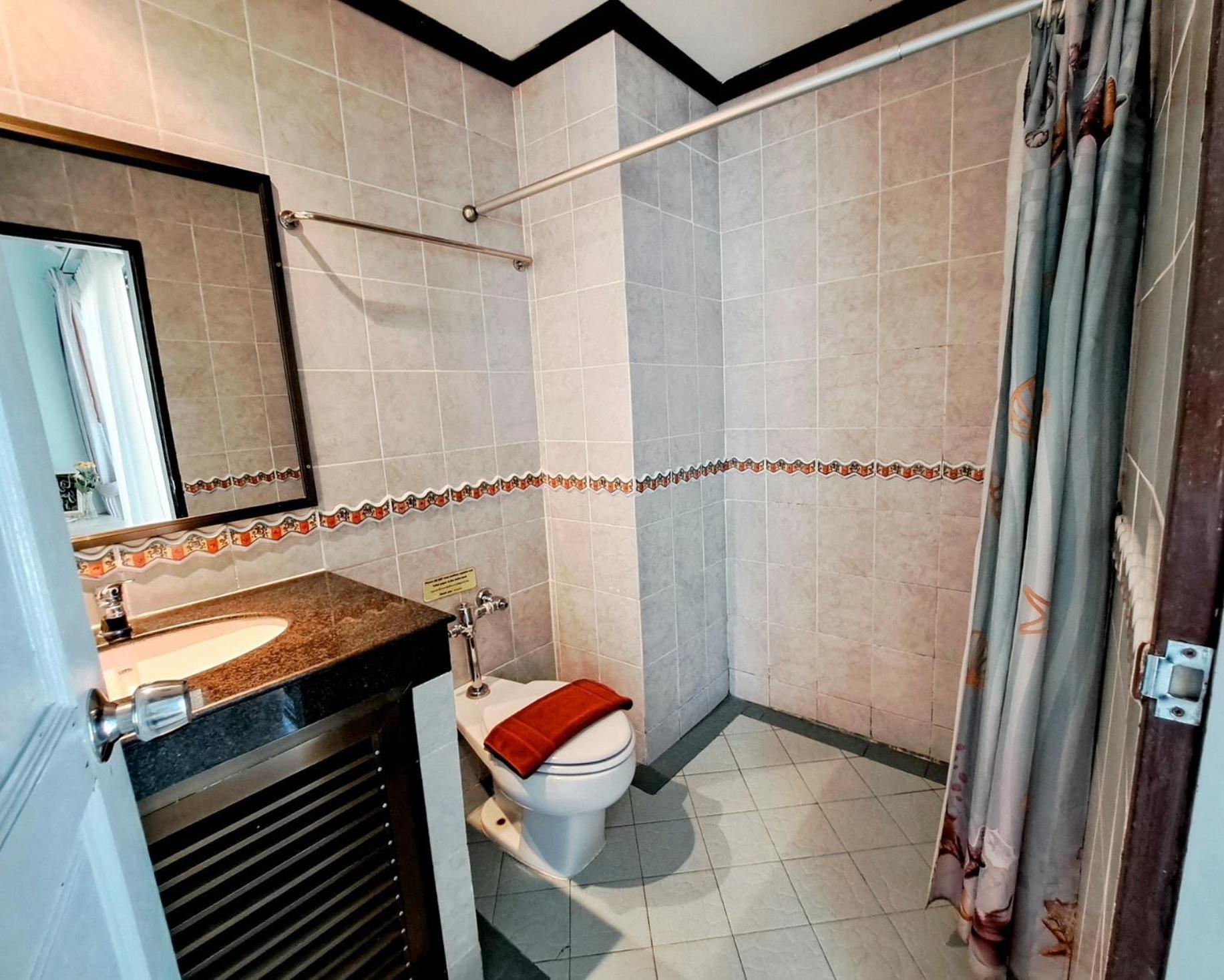 Standard Double or Twin Room - Photo 10