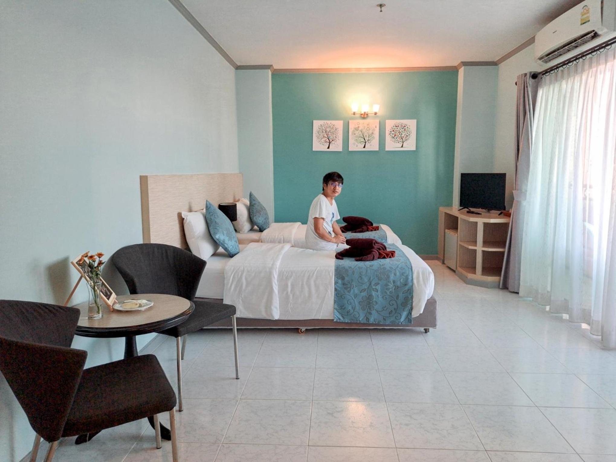 Deluxe Twin Room - Photo 8