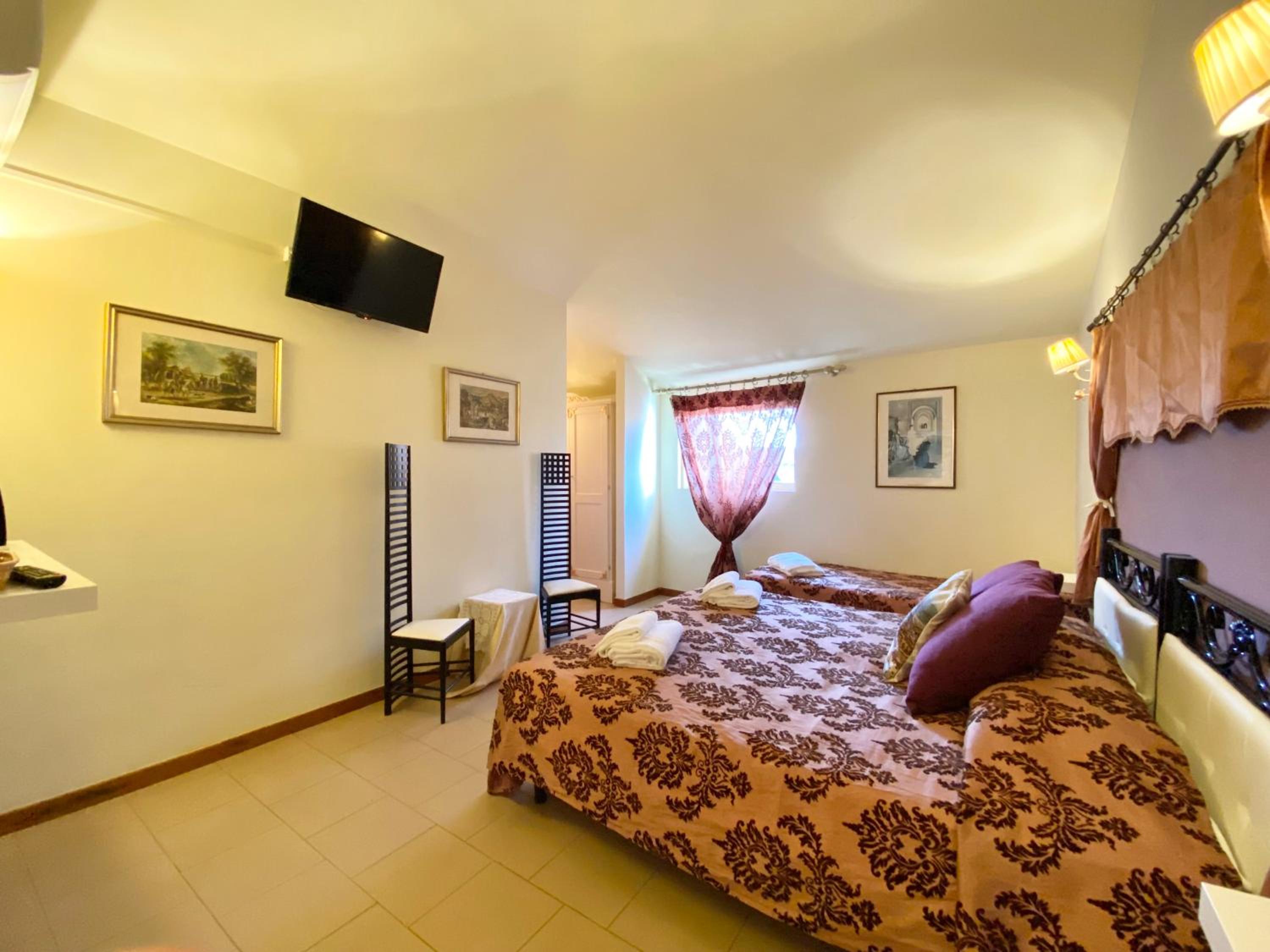 Budget Twin Room photo 2