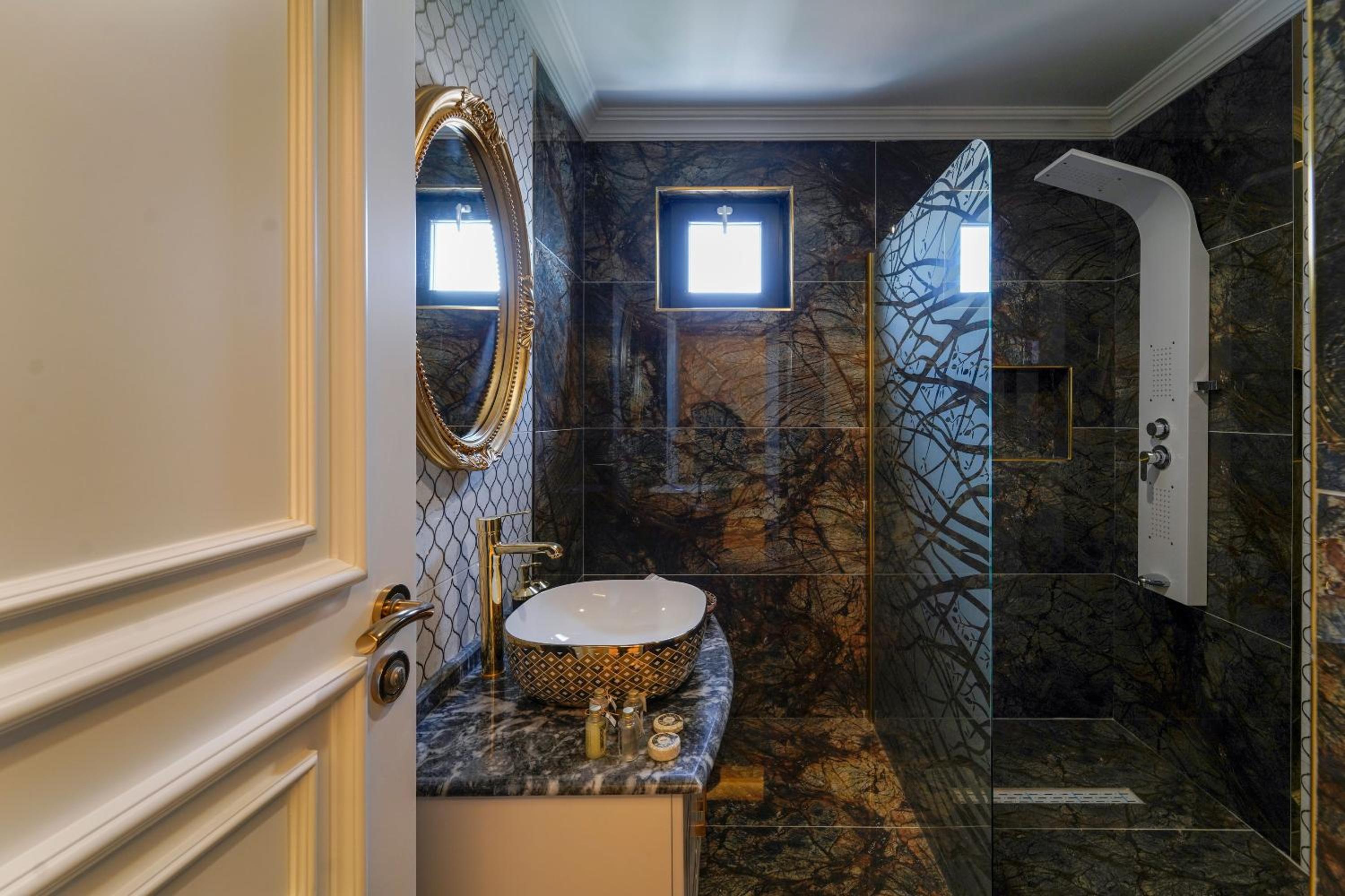 King Suite - Photo 11
