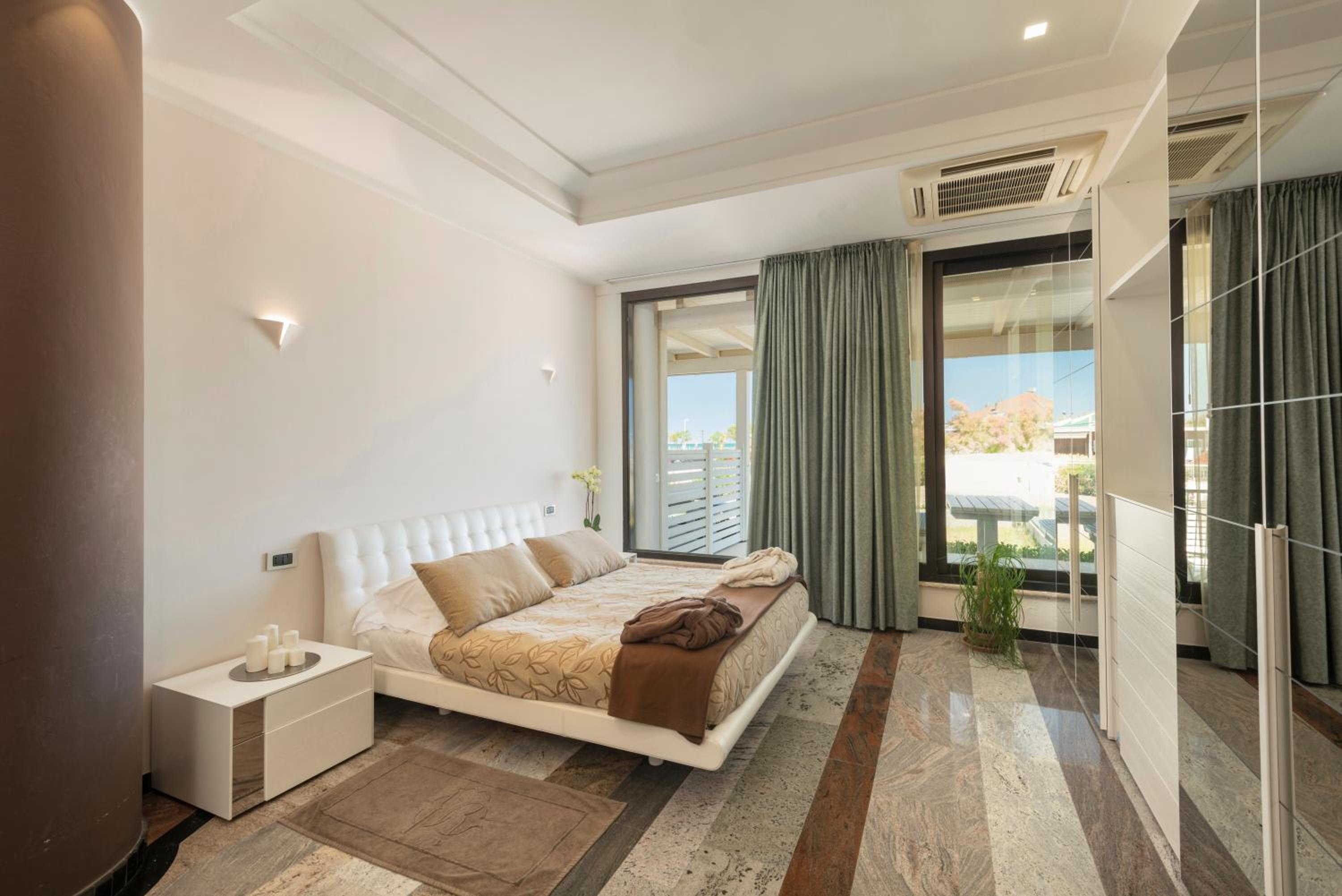 Deluxe Apartment with Private Garden