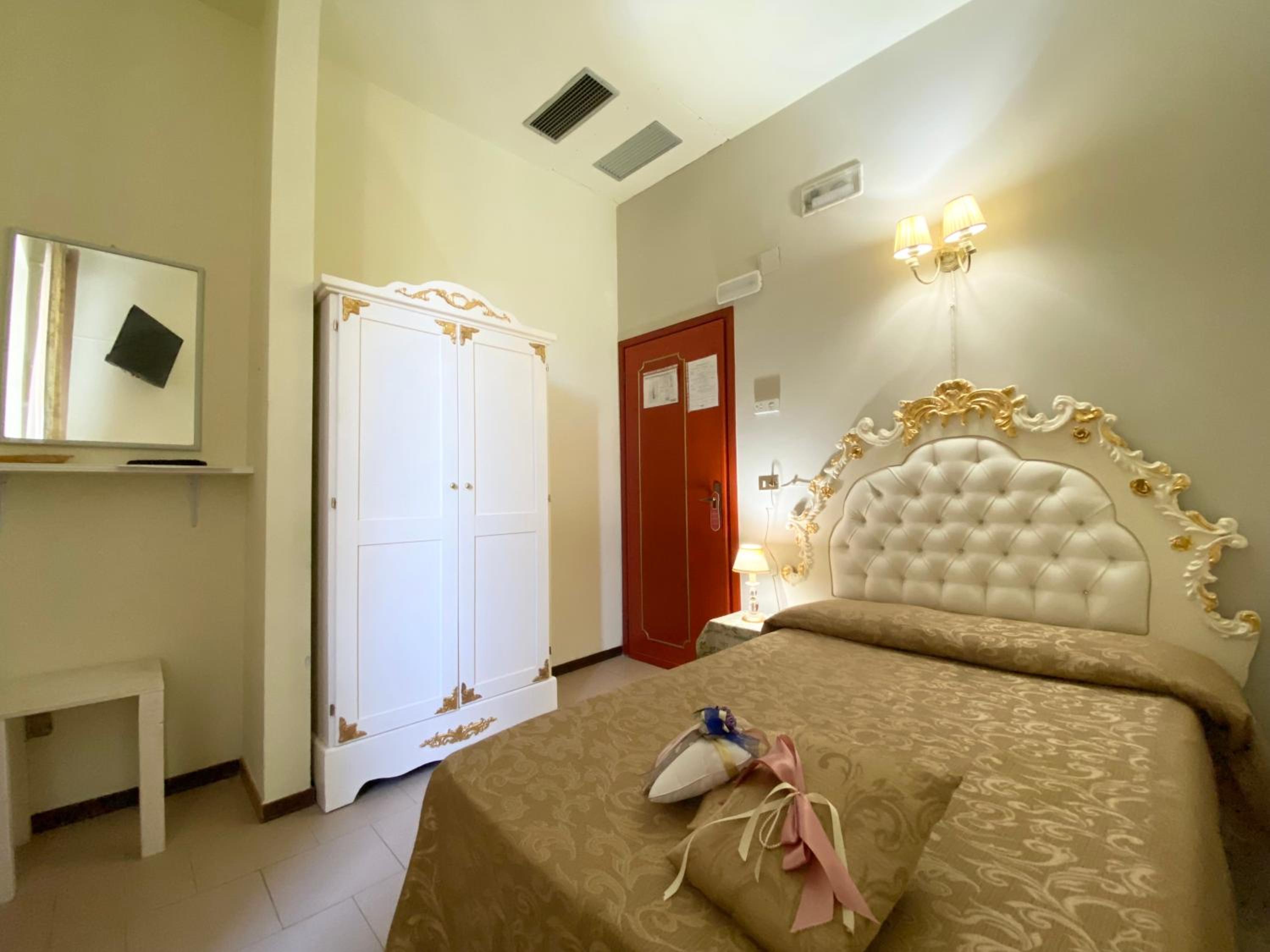 Single Room photo 2