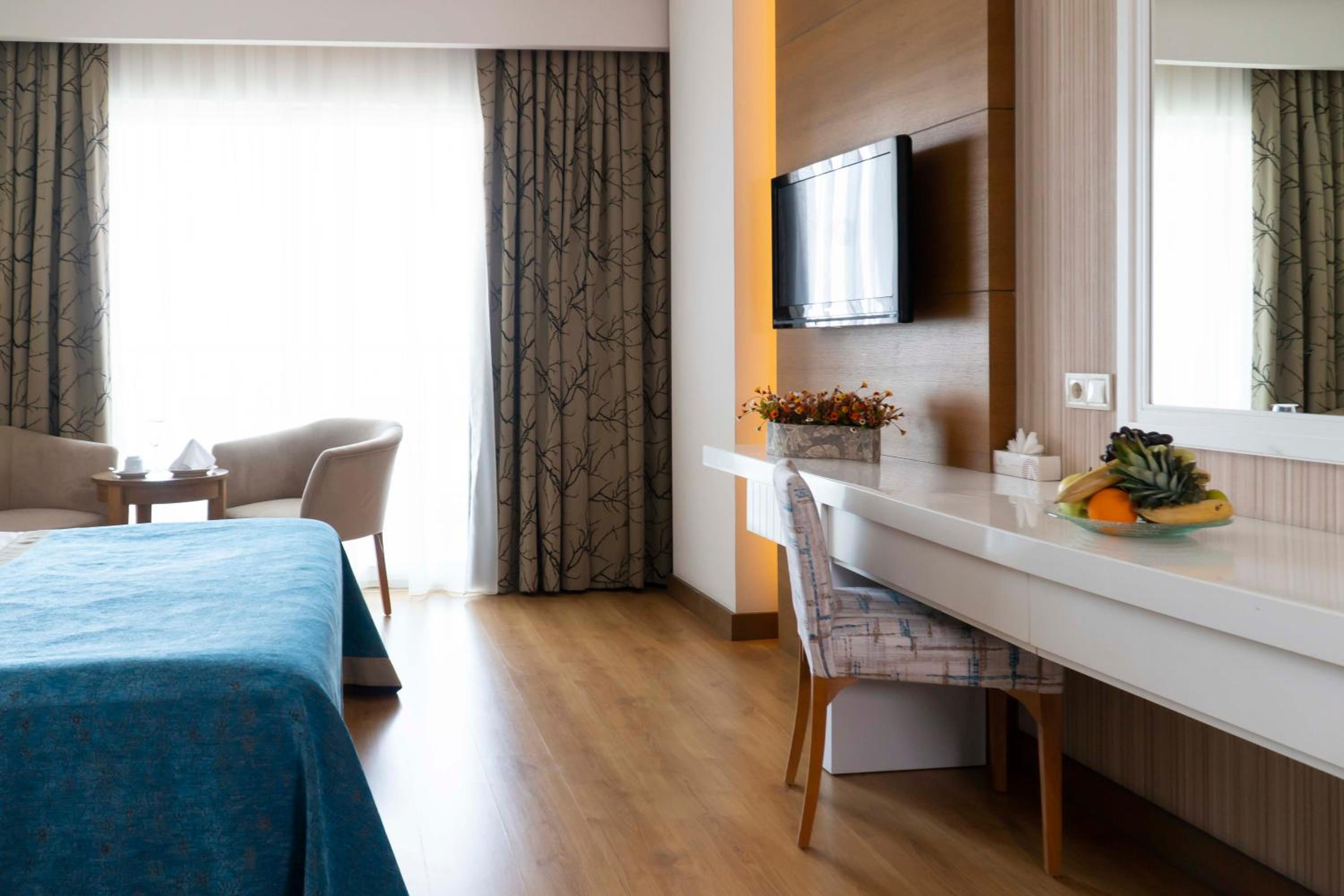 Double or Twin Room with Partial Sea View photo 1