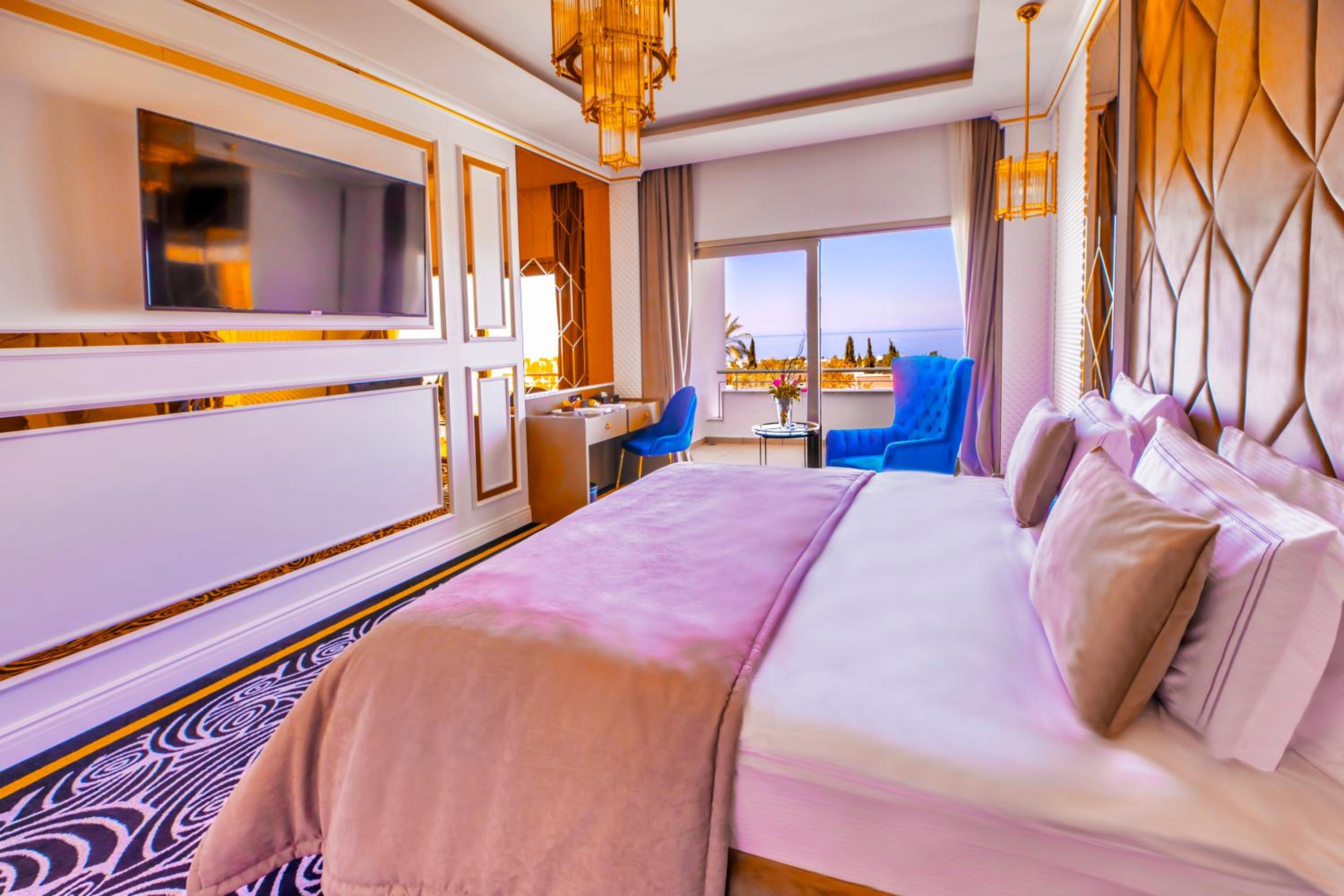 Deluxe Room with Mountain View