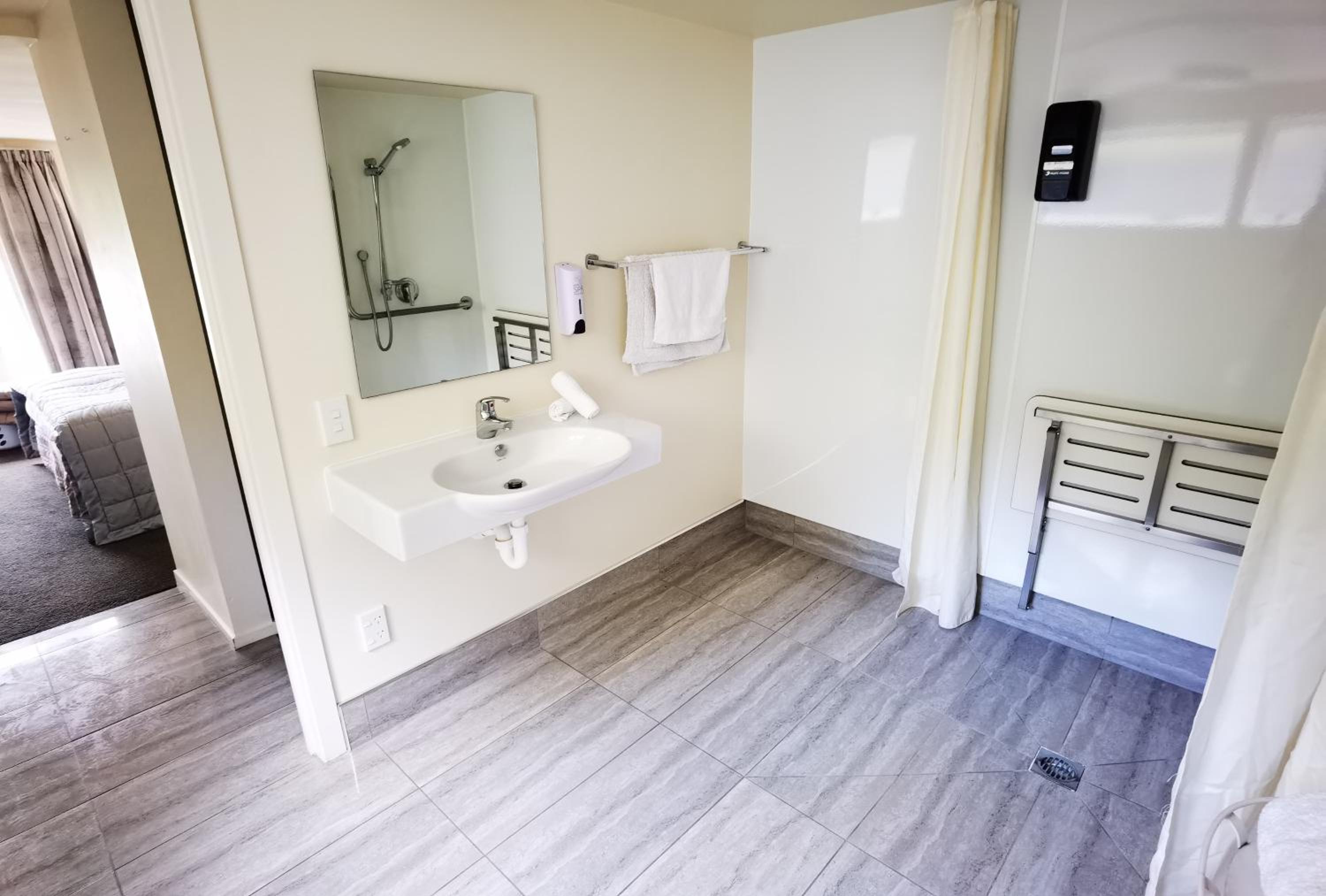 Double or Twin Room - Disability Access photo 2