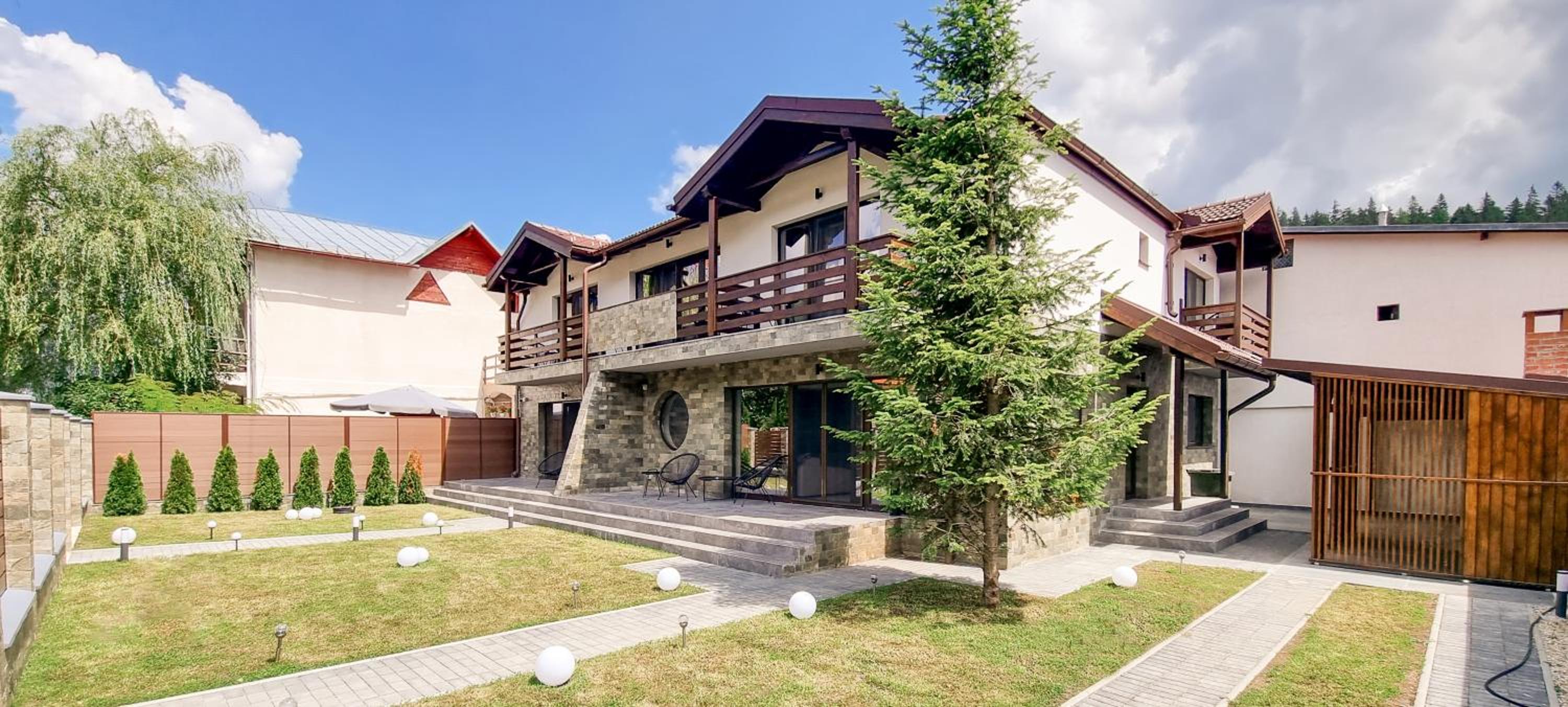Five-Bedroom House - Photo 4
