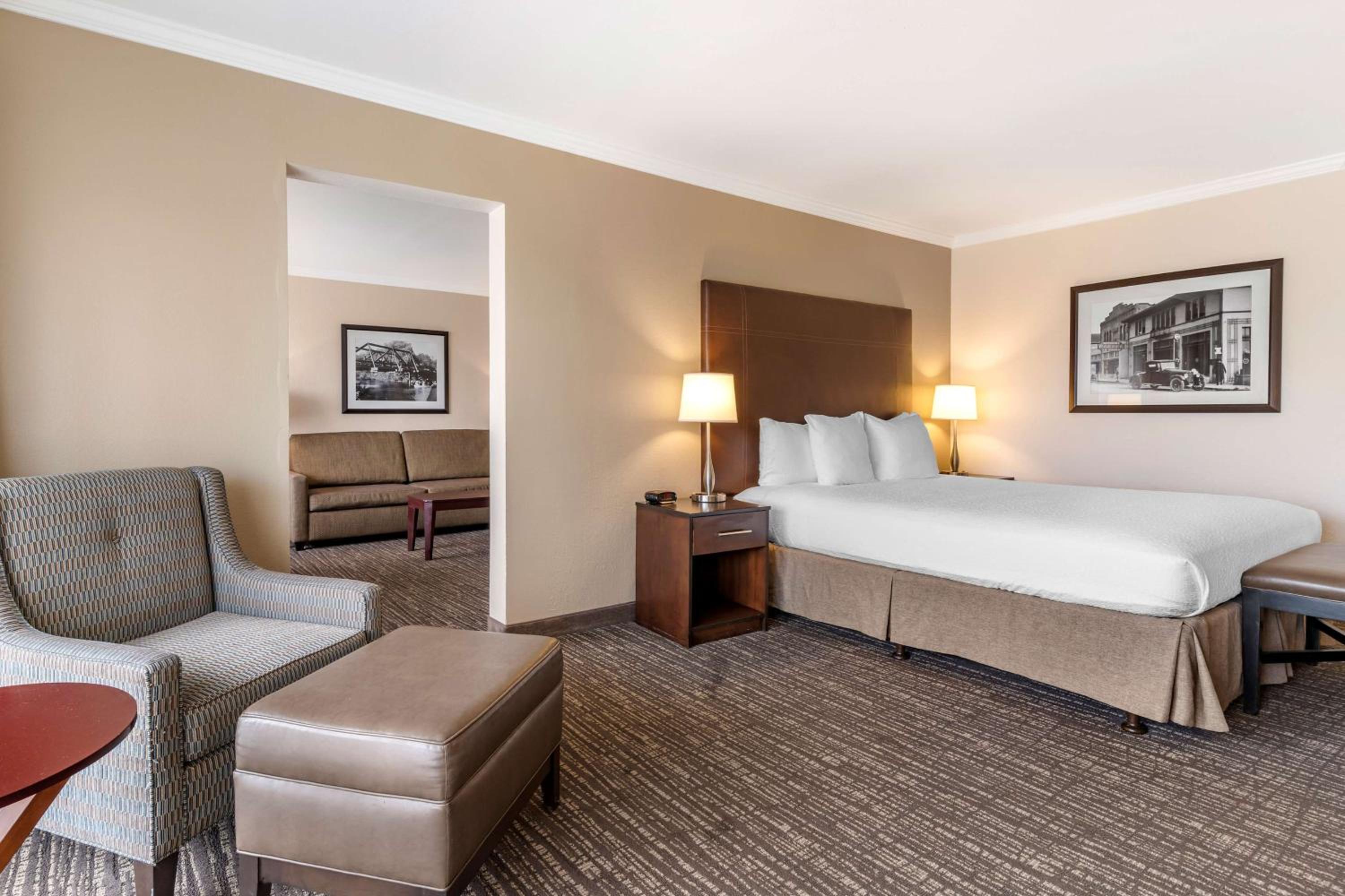 Two Room Suite with King Bed - Photo 3