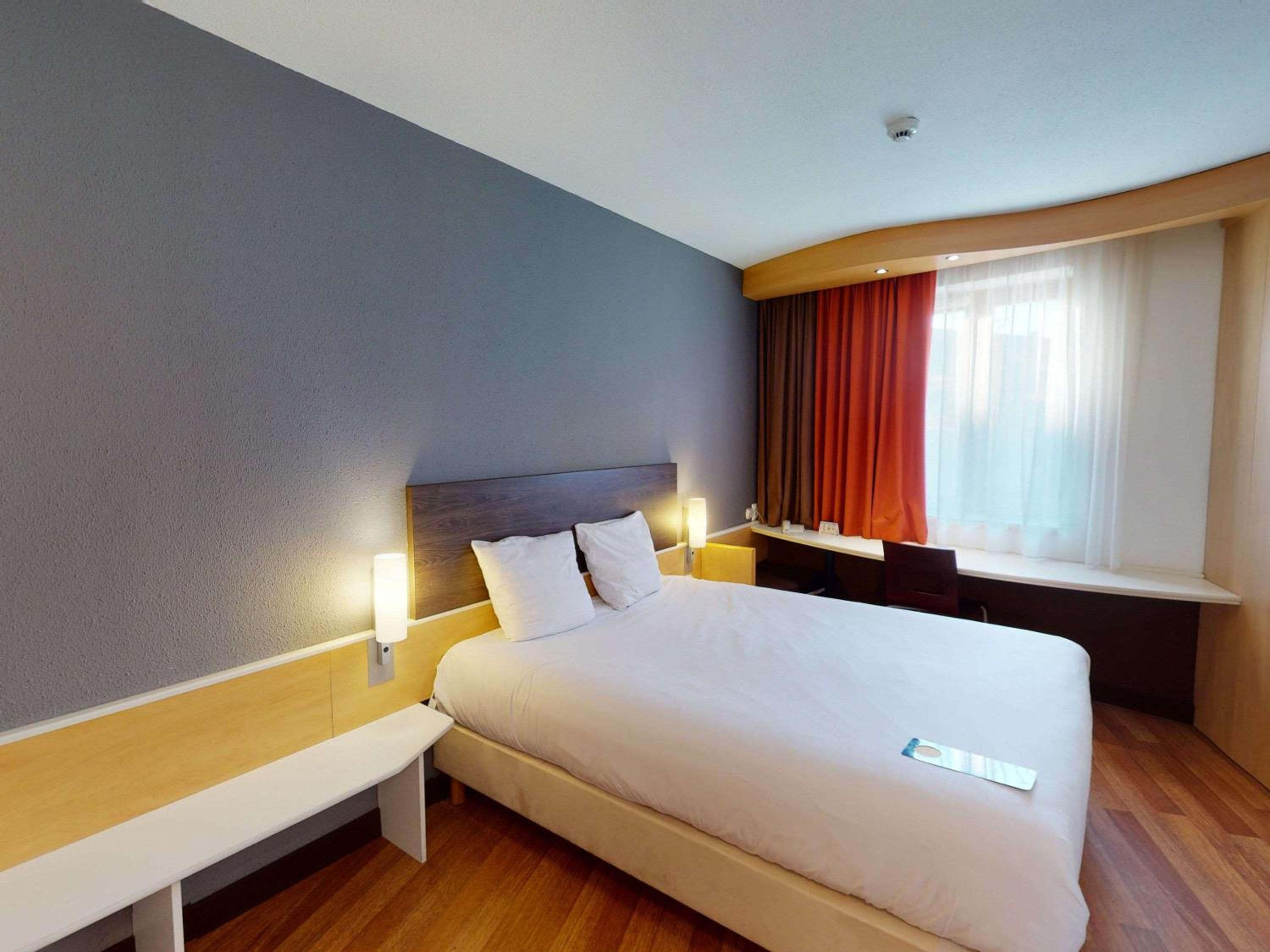 Room with 1 double bed photo 2