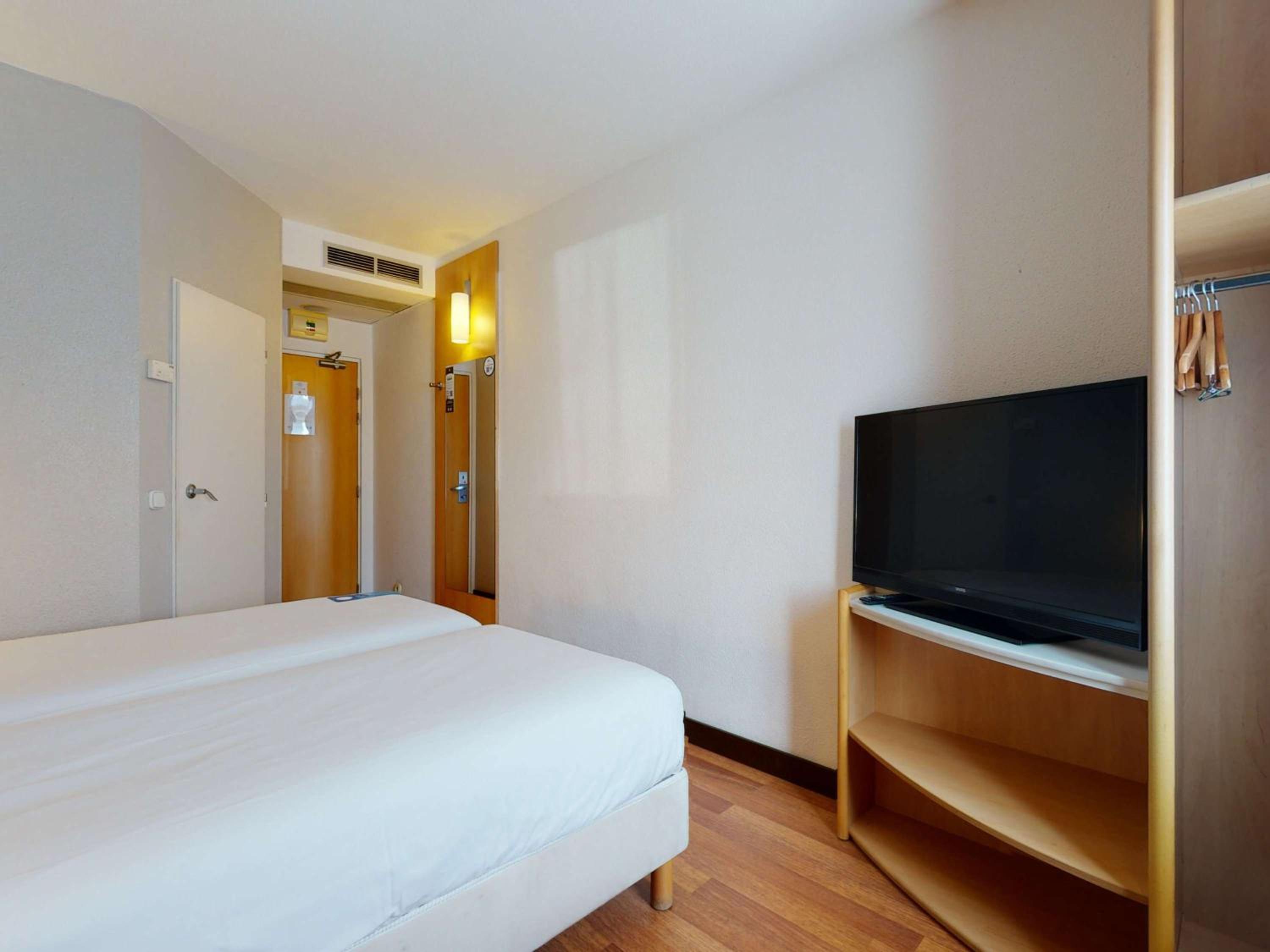Standard Twin Room photo 2