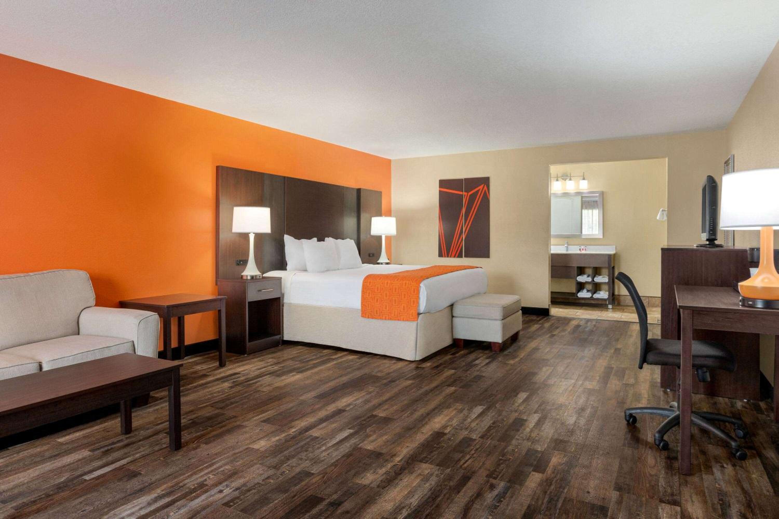 Deluxe King Room photo 1