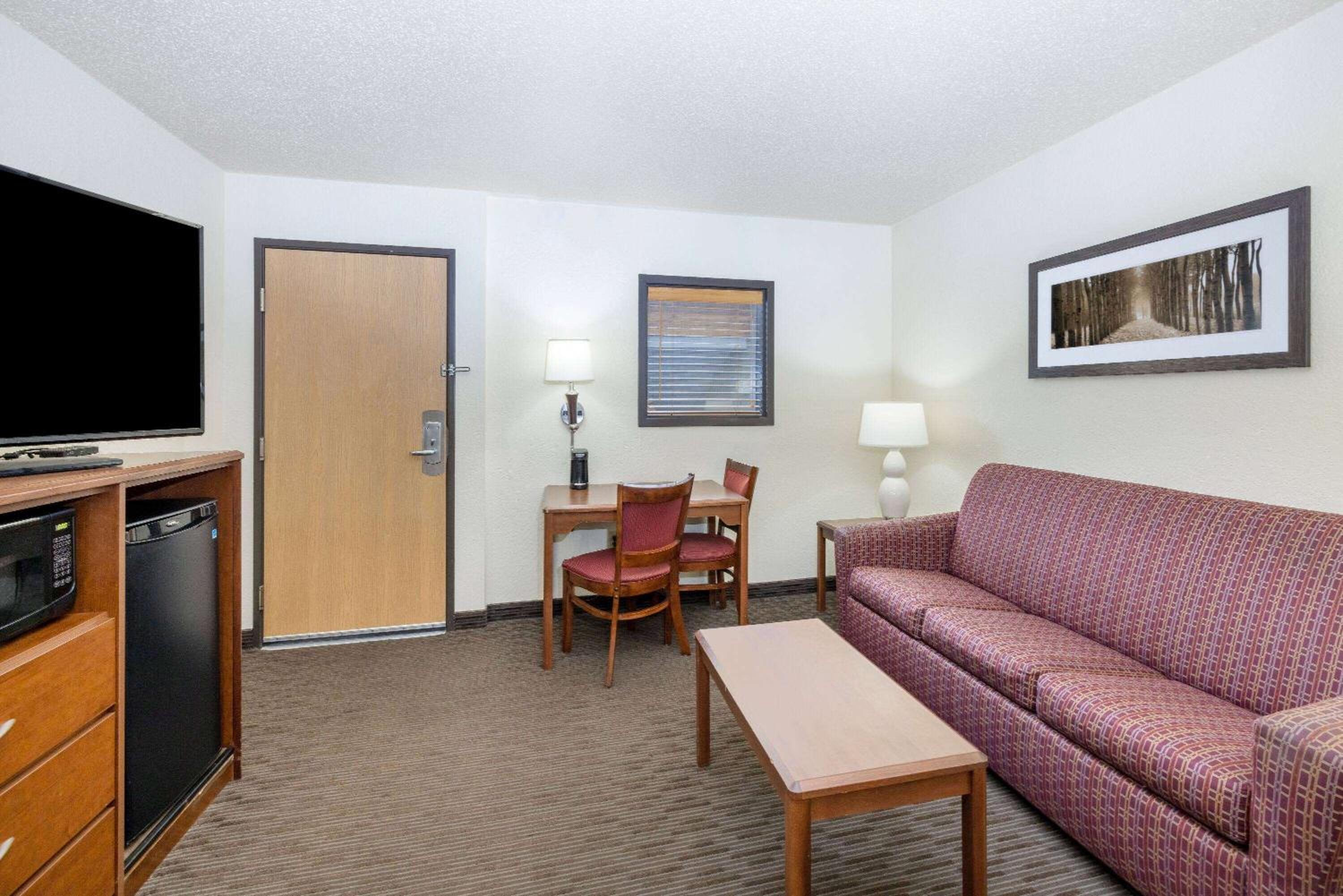 One-Bedroom King Suite - Non-Smoking - Photo 1