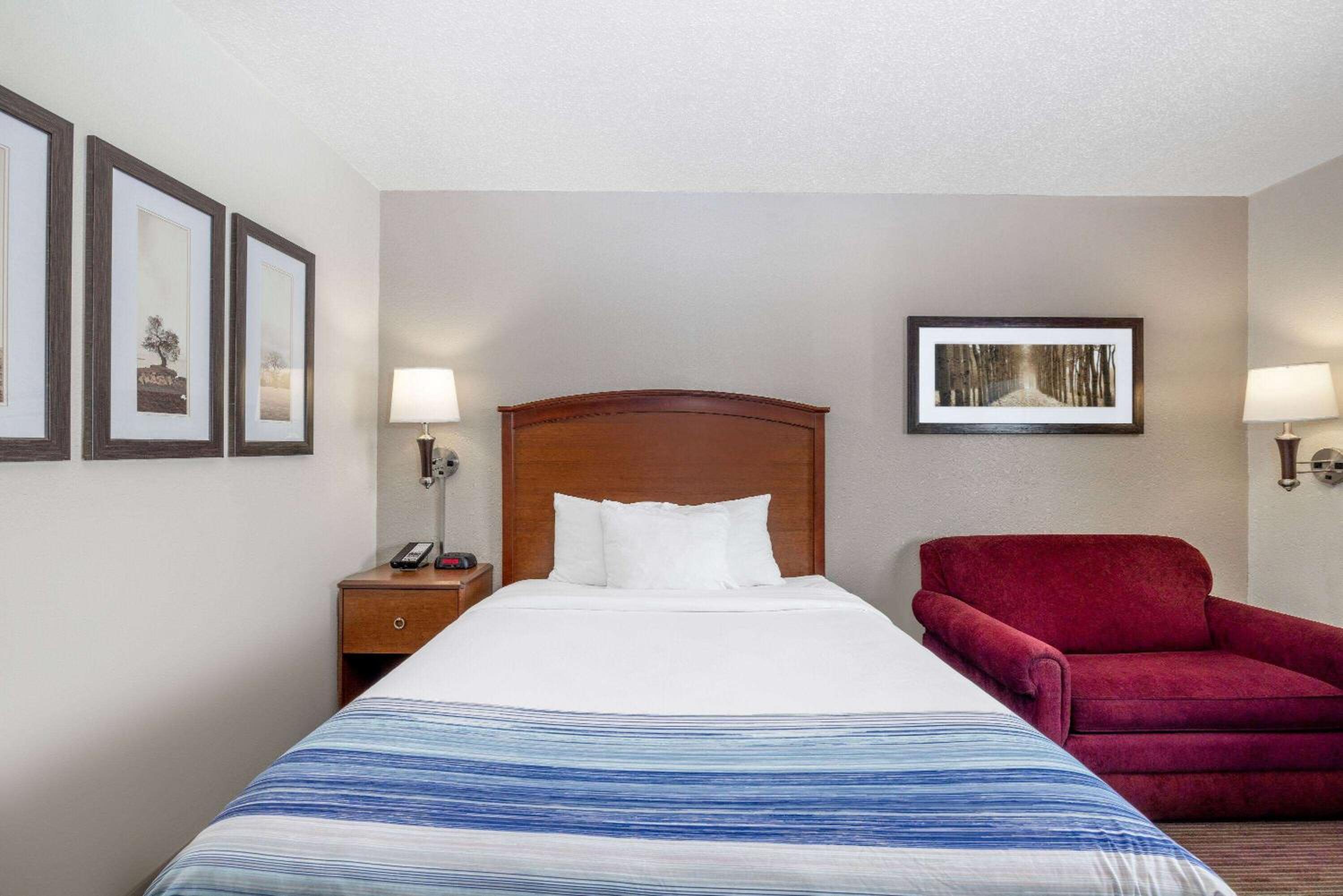 Queen Room - Mobility Access/Non-Smoking - Photo 2