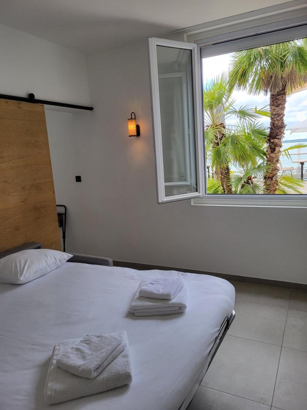 Family Room with Sea View photo 3