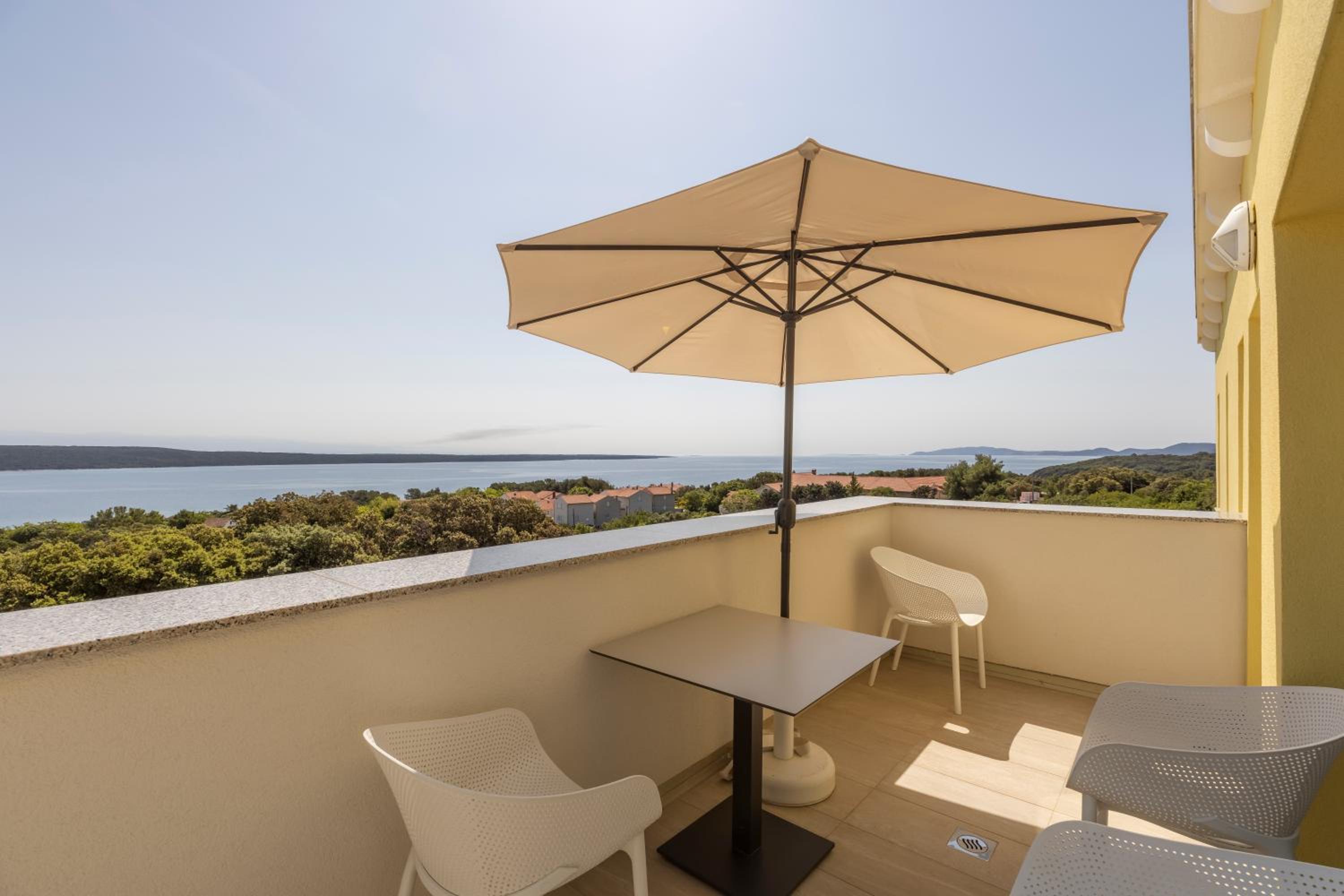 Apartment with Sea View - Photo 2