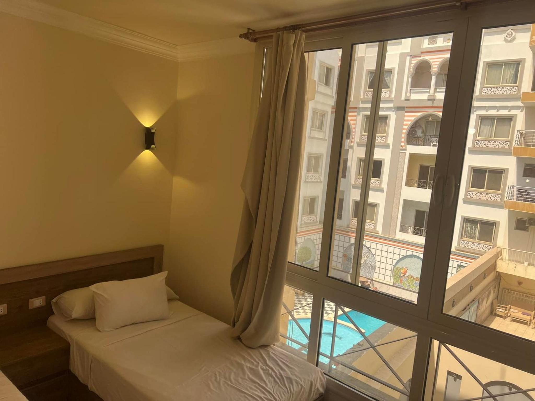 Apartment with Pool View  - Photo 4