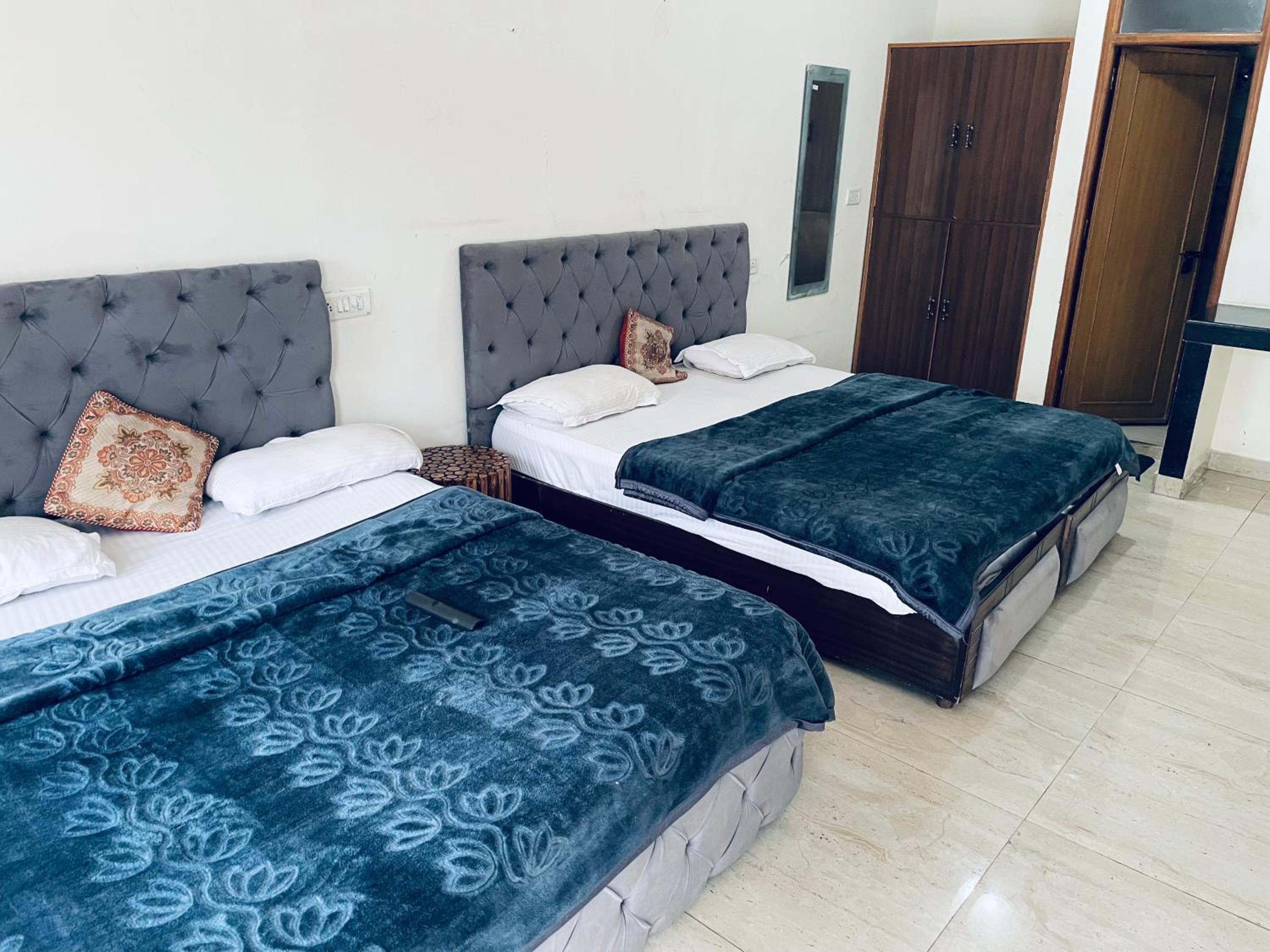 Deluxe Quadruple Room - Photo 1