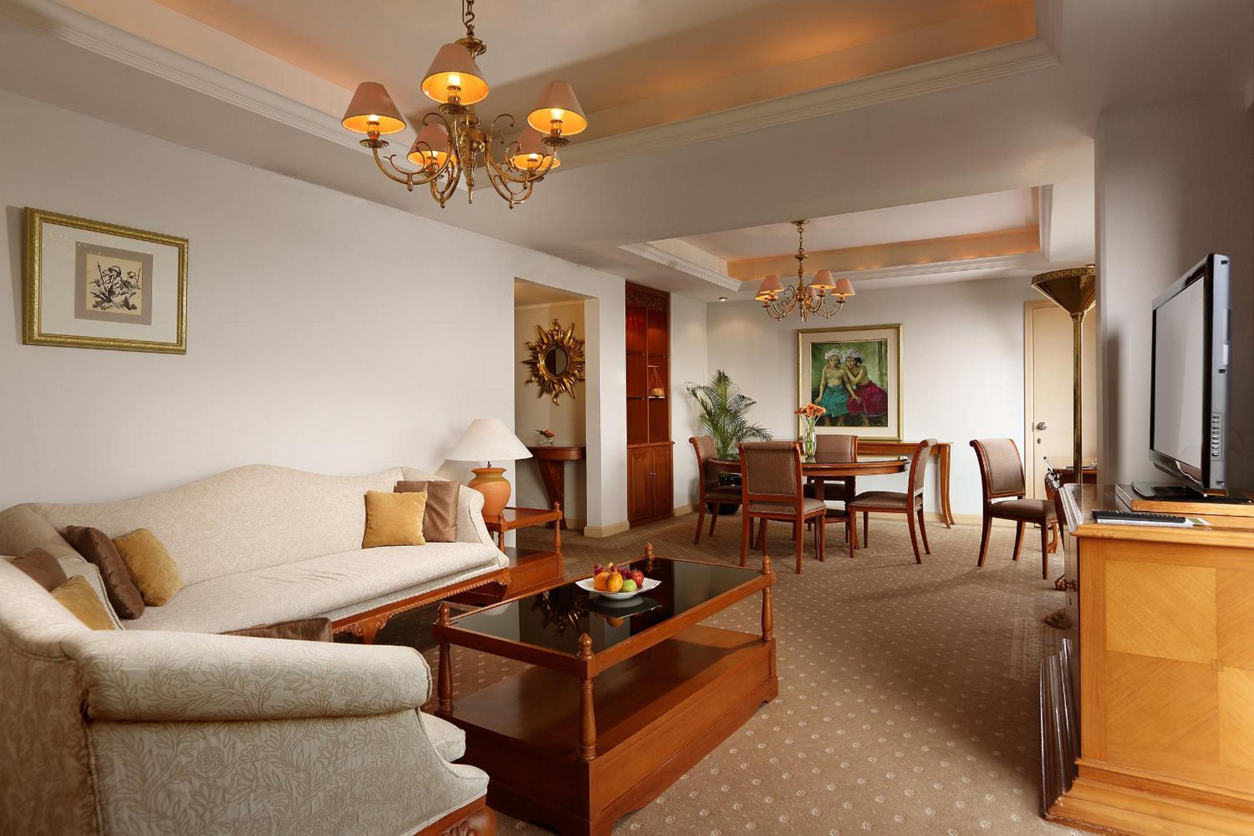Executive Suite - Photo 6