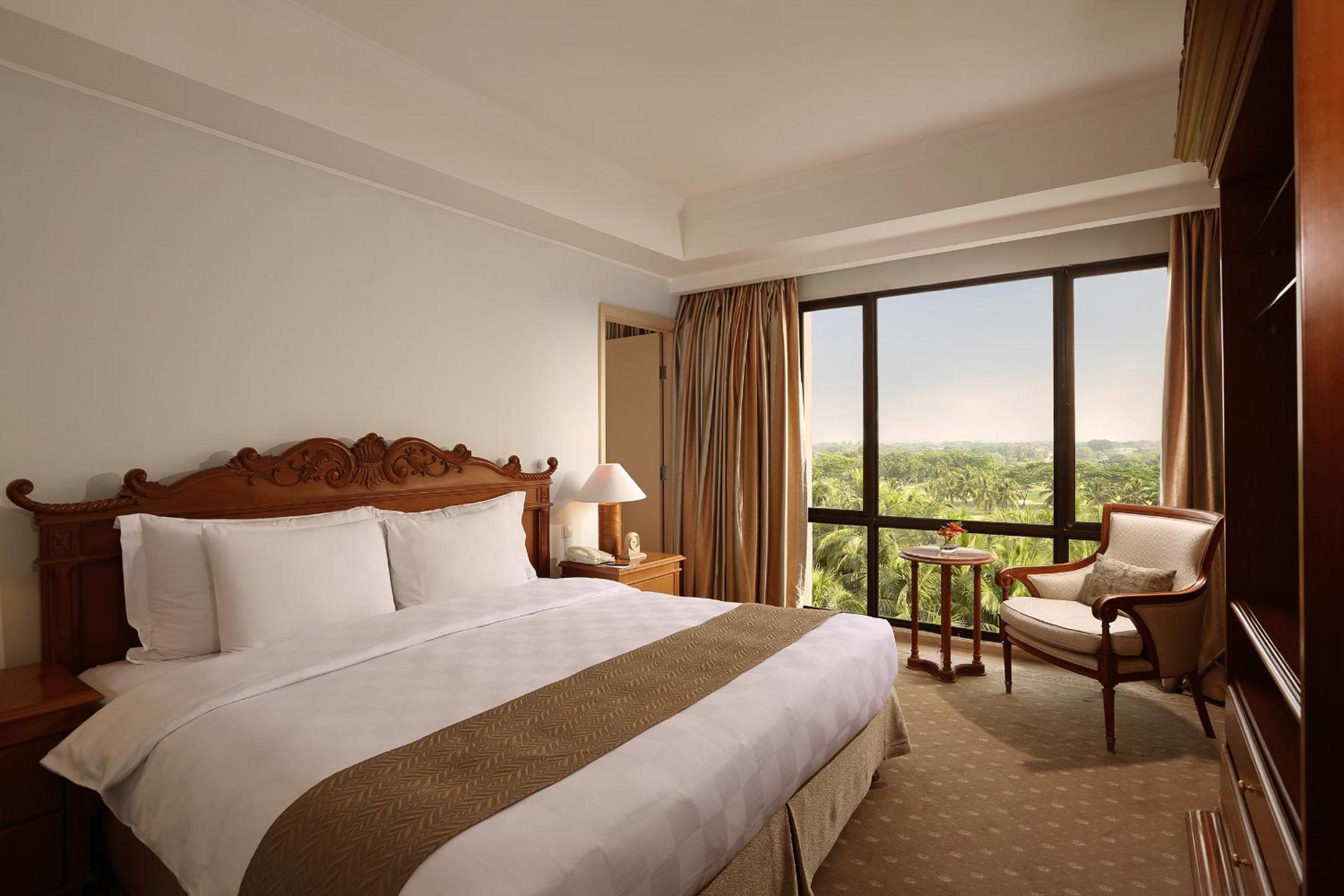 Executive Suite - Photo 1