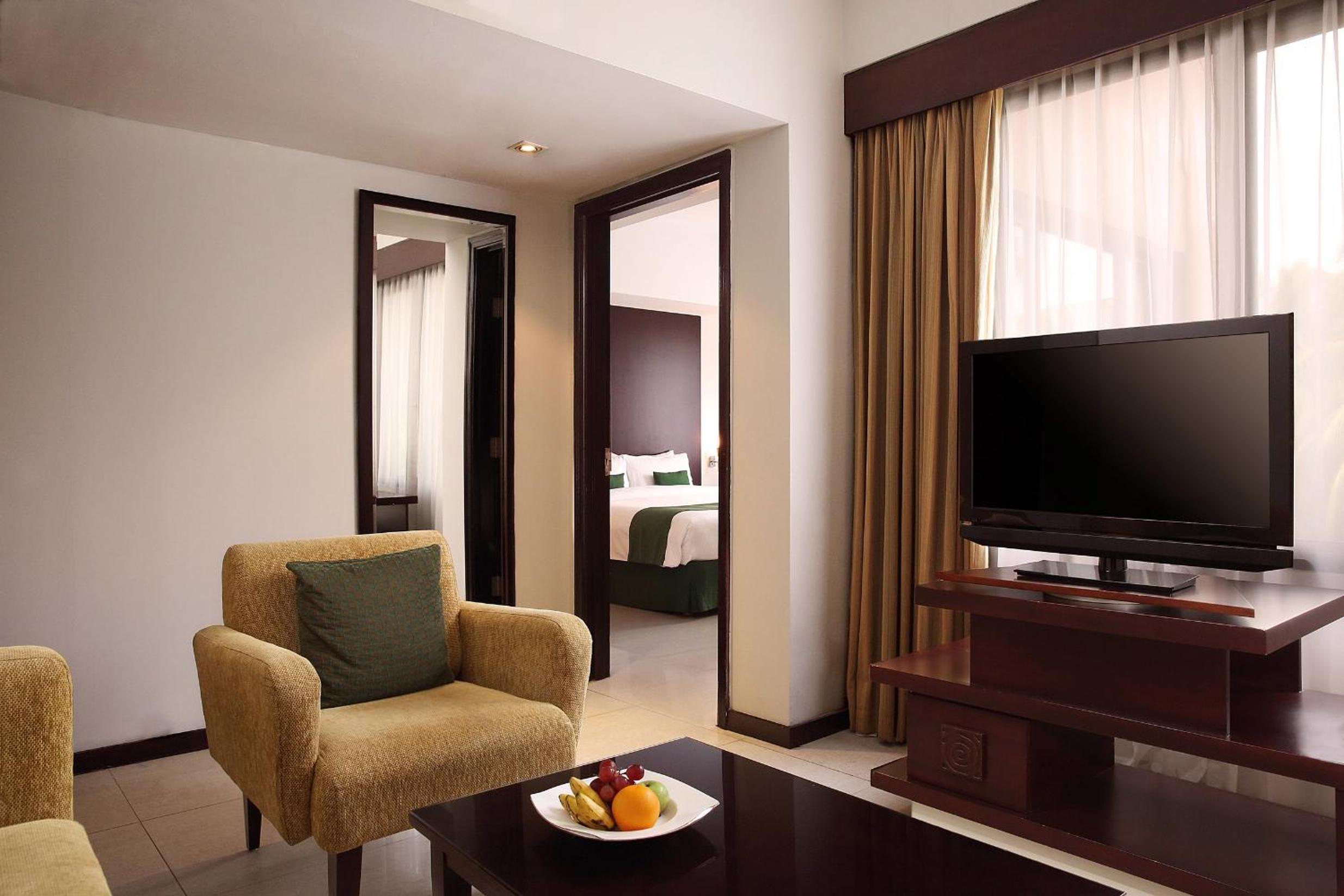 Premier Suite - Photo 4