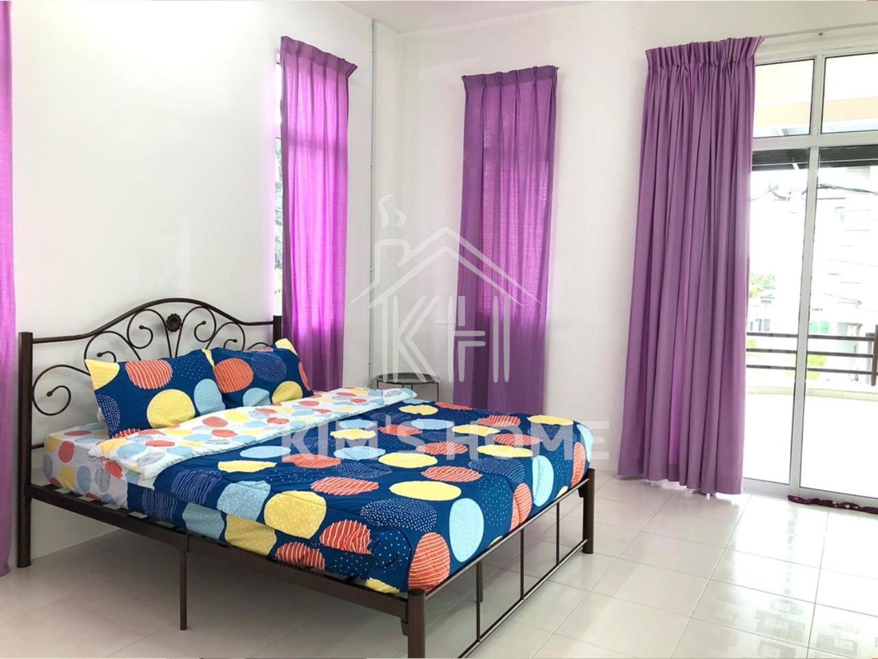 Four-Bedroom House photo 2
