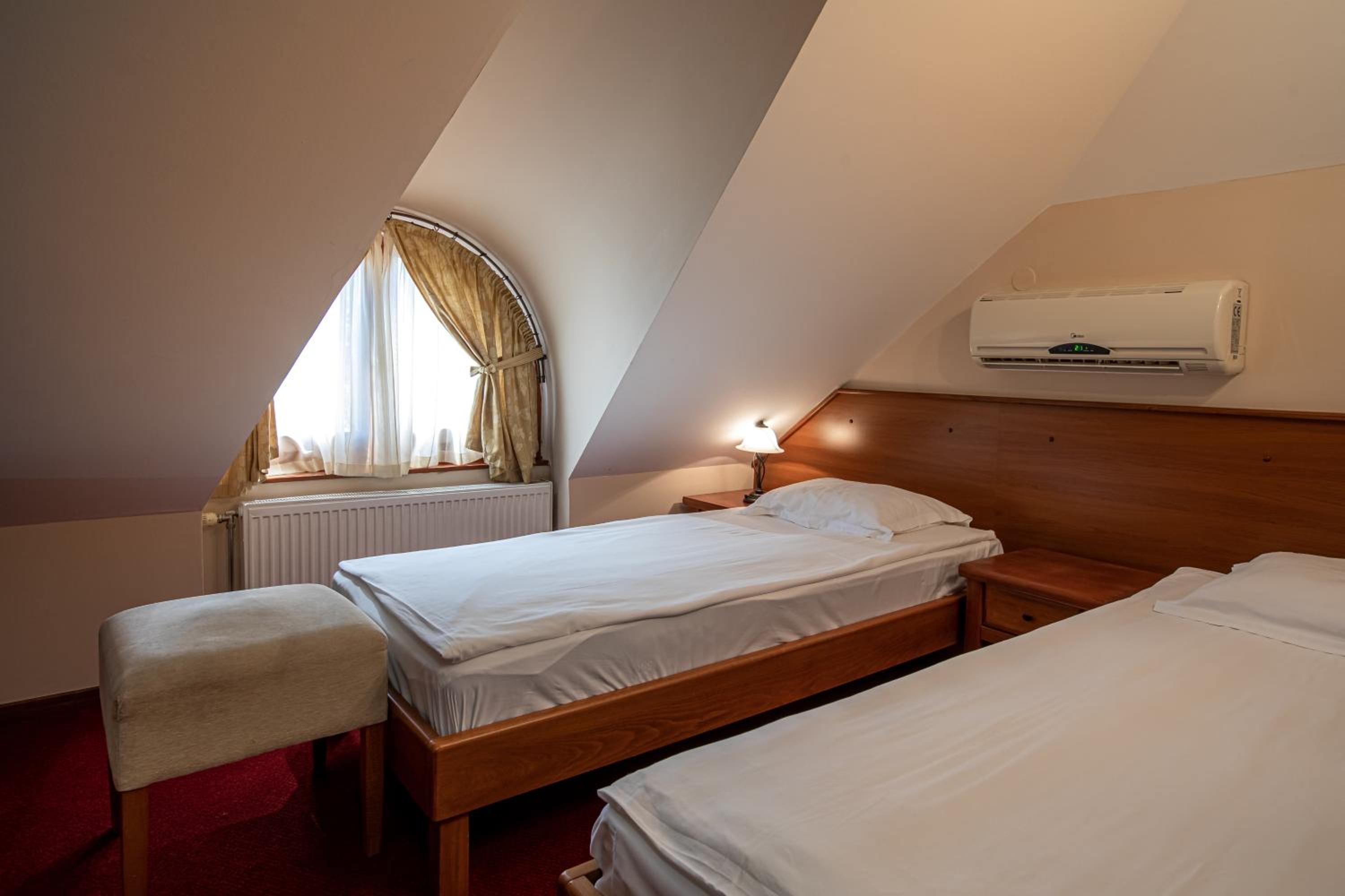 Economy Double or Twin Room photo 3