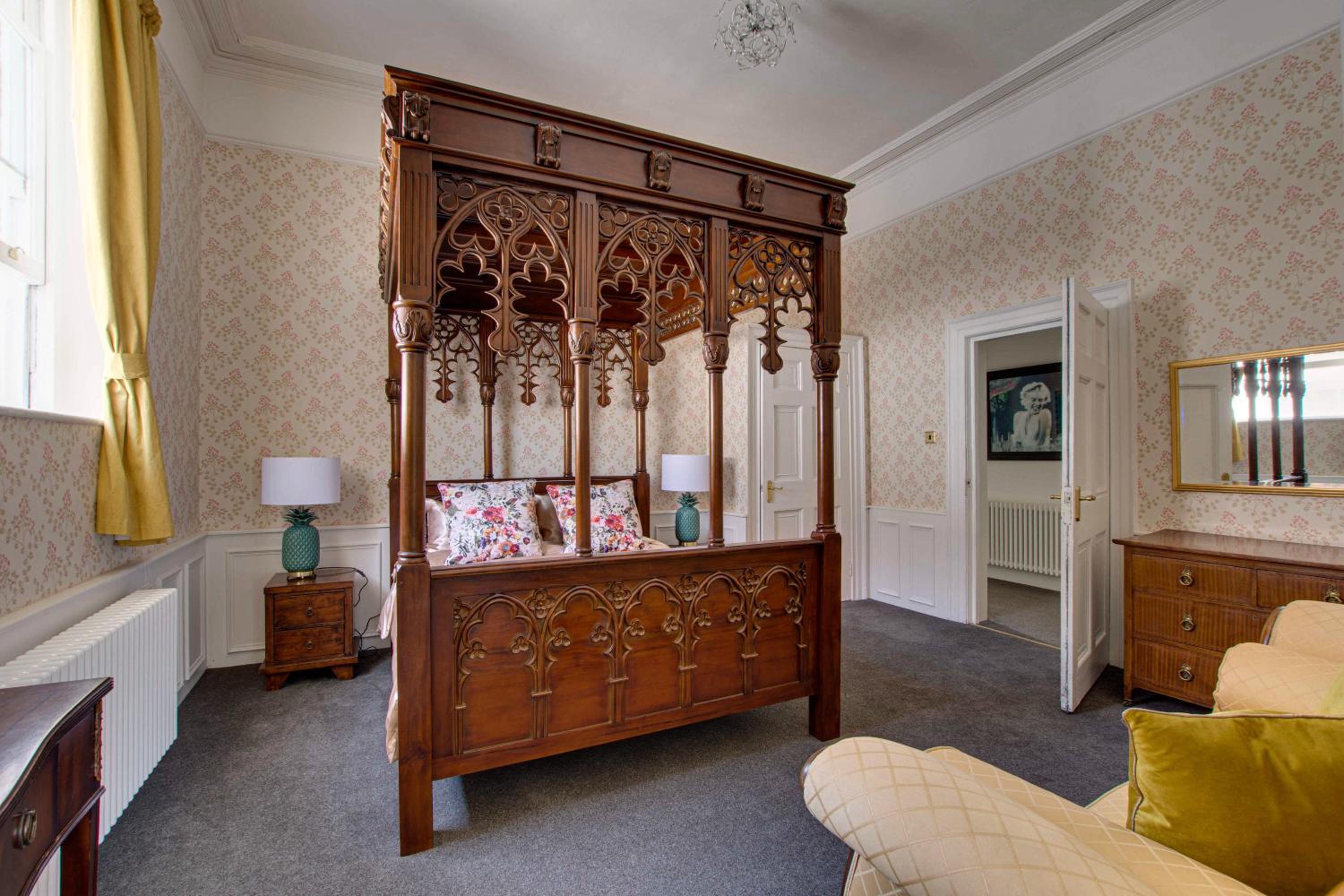 Superior Family Room - Photo 52