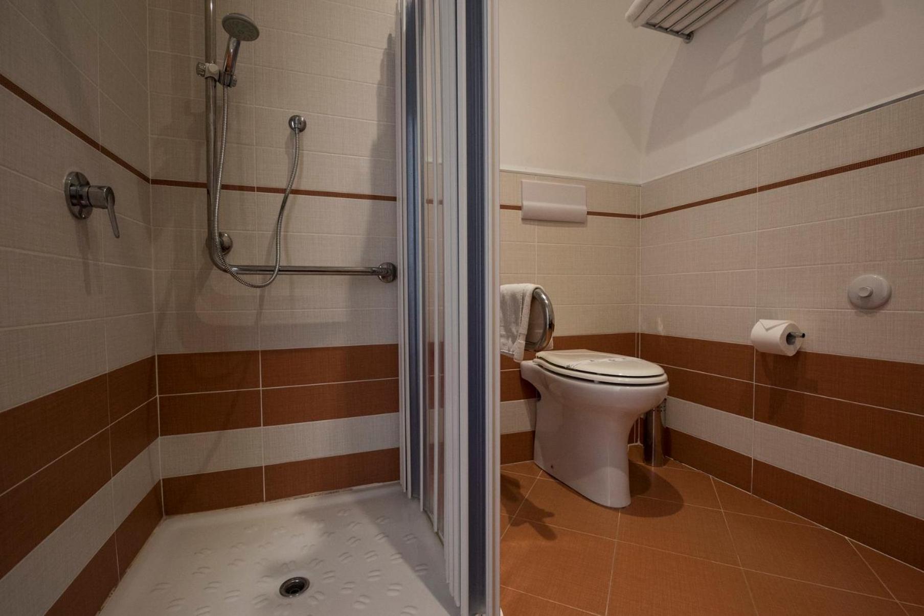 Double Room - Disability Access - Photo 3