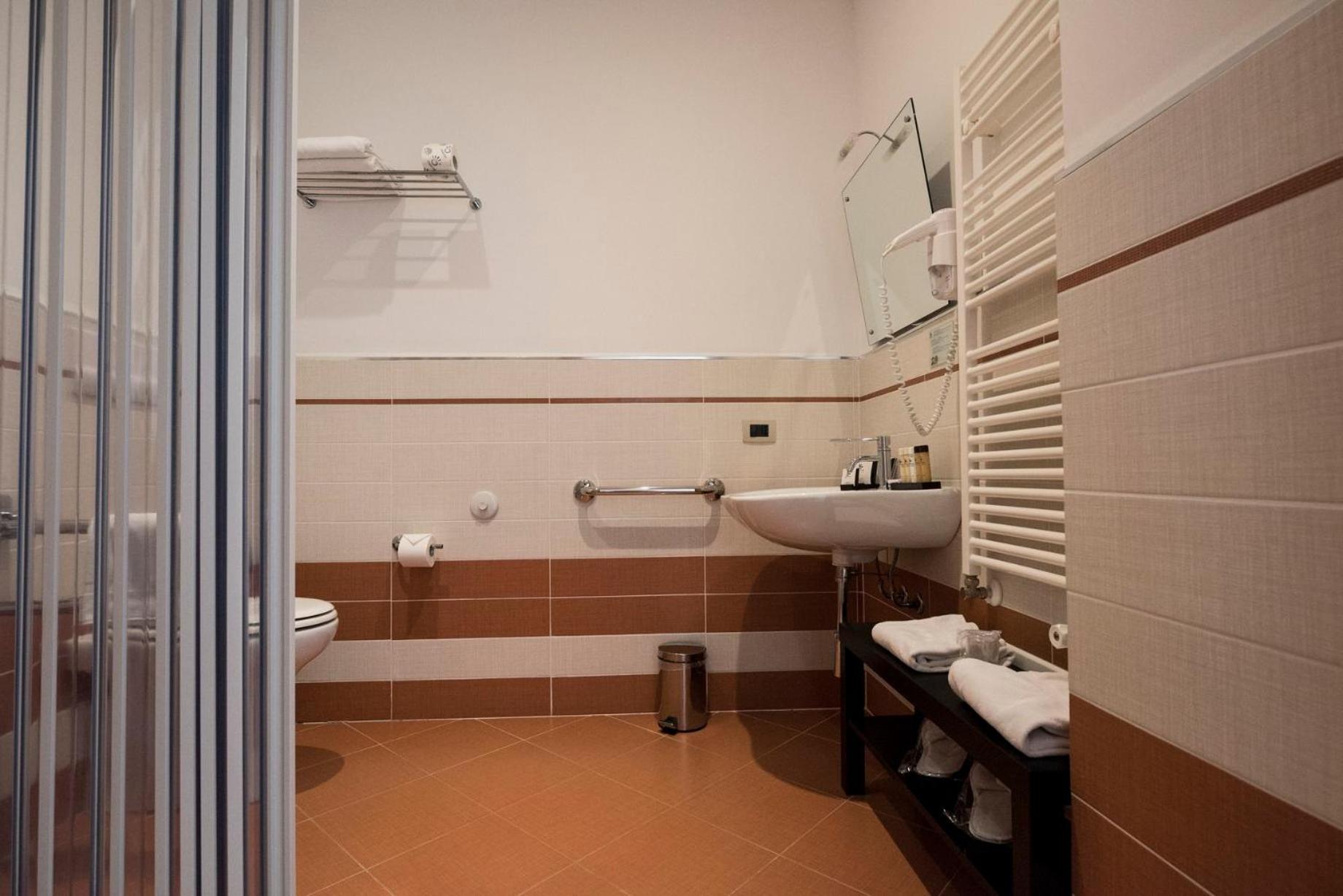 Double Room - Disability Access - Photo 2