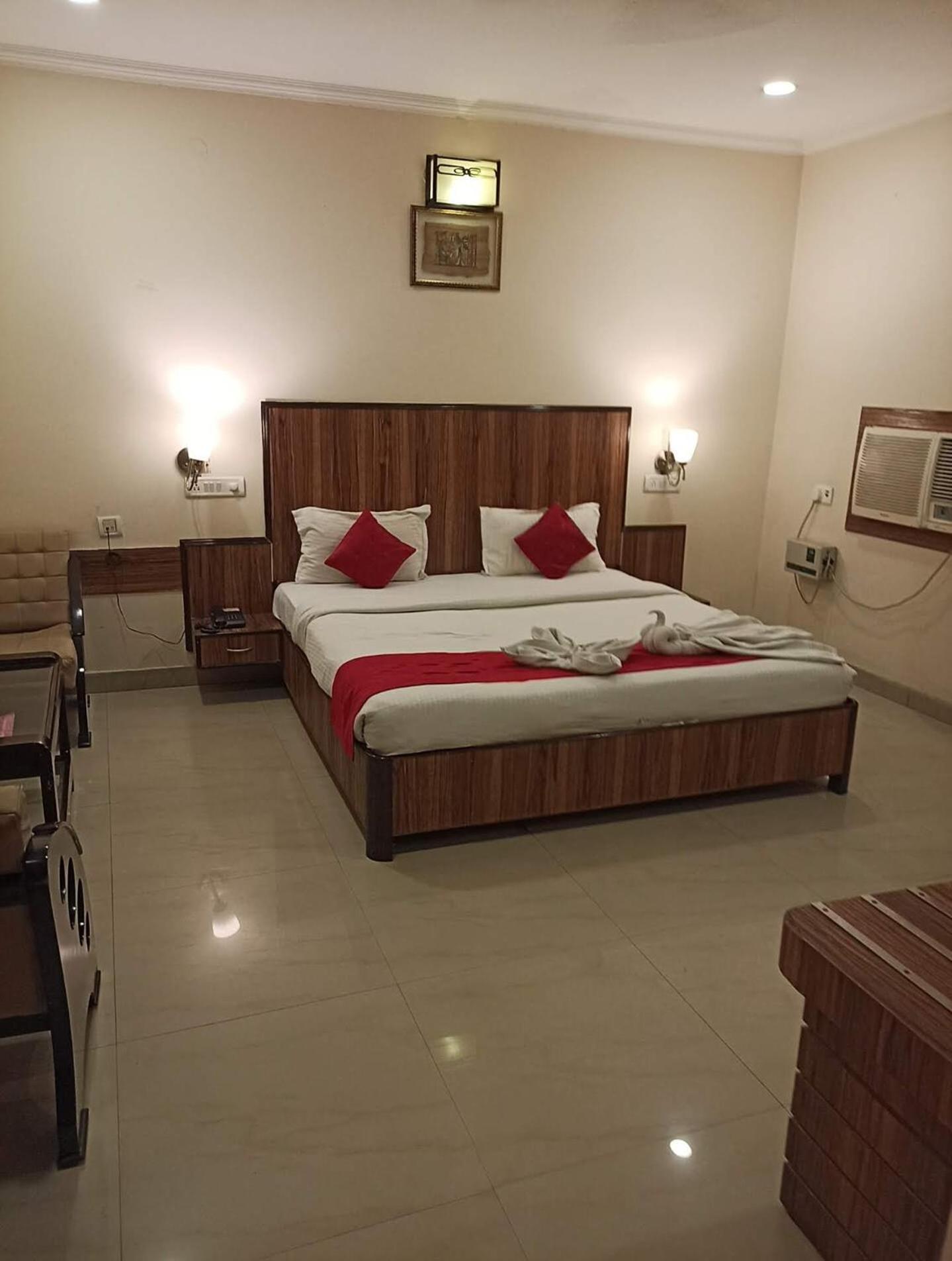 Deluxe Room - Photo 12
