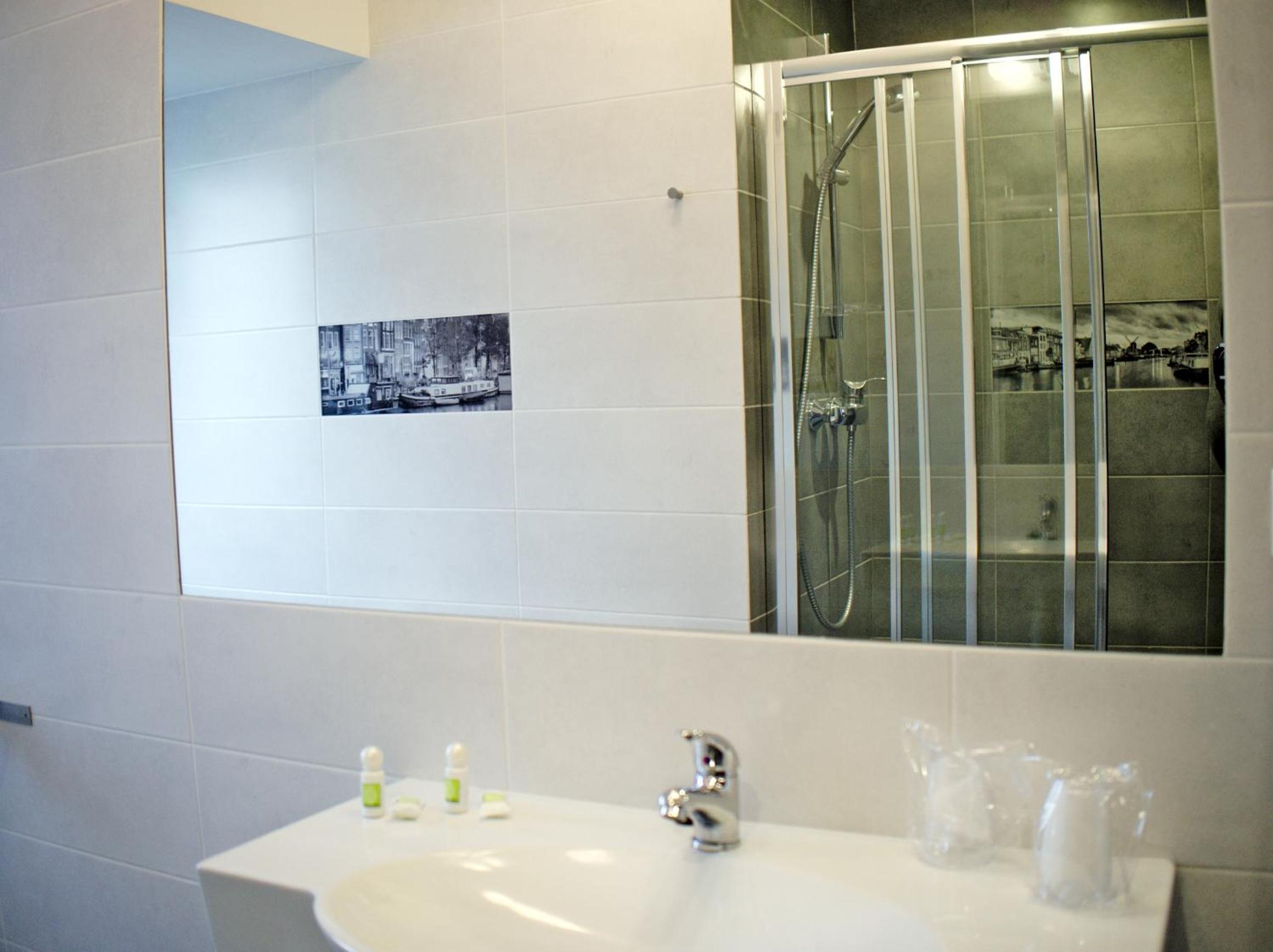 Double or Twin Room - Photo 9