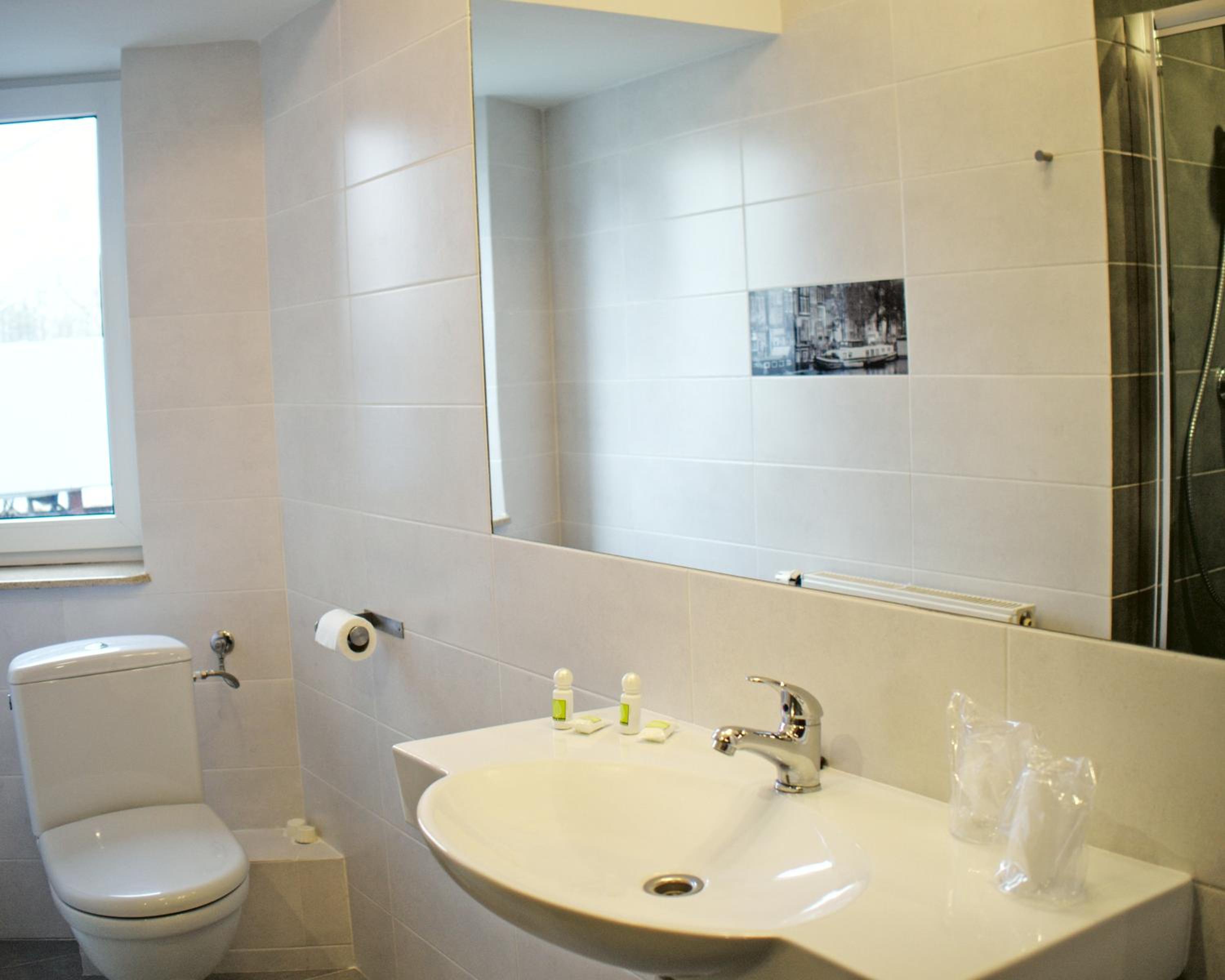 Double or Twin Room - Photo 8