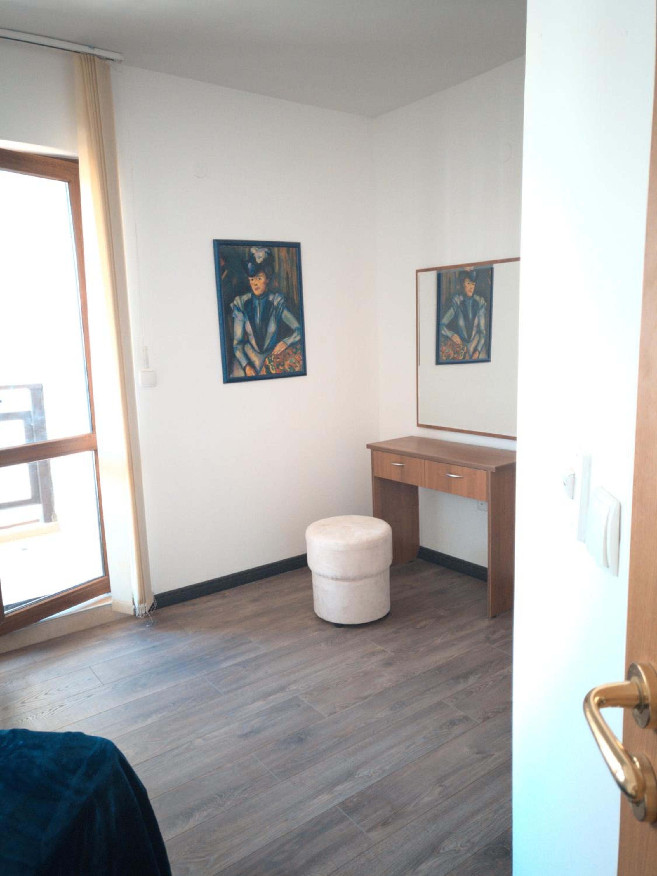 One-Bedroom Apartment - Photo 6