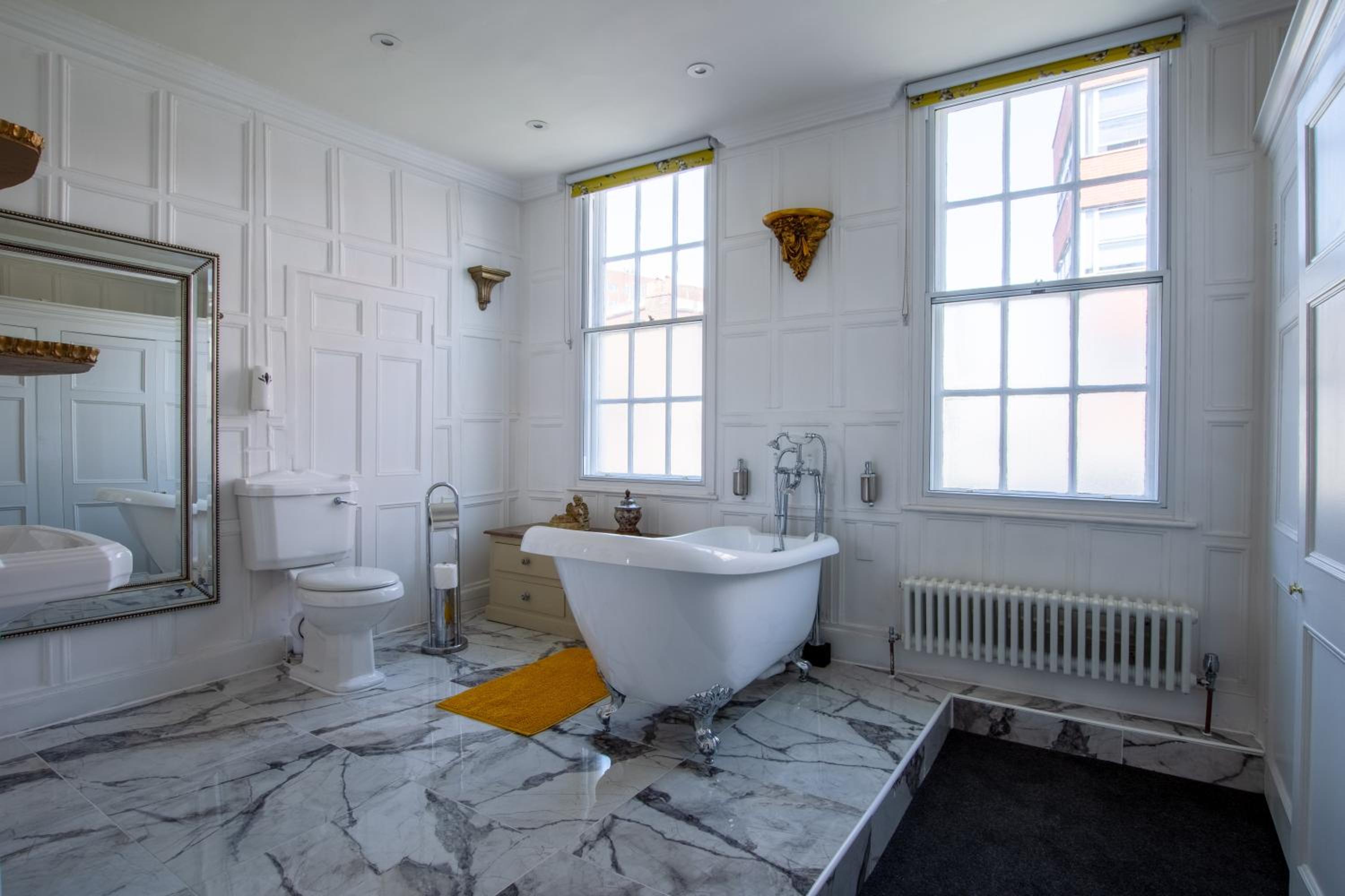Superior King Room - Photo 32