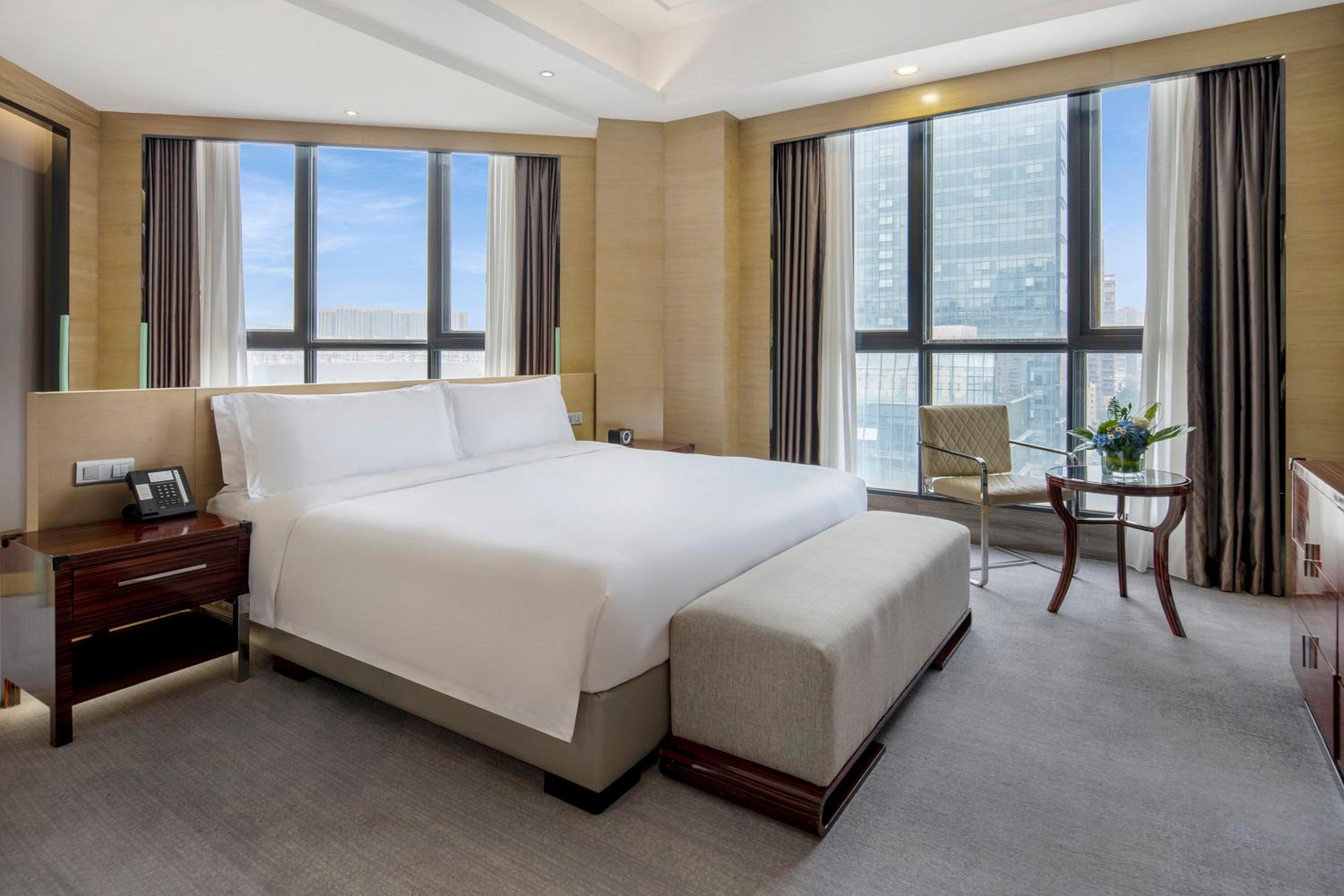 One-Bedroom King Suite - Non-Smoking - Photo 6