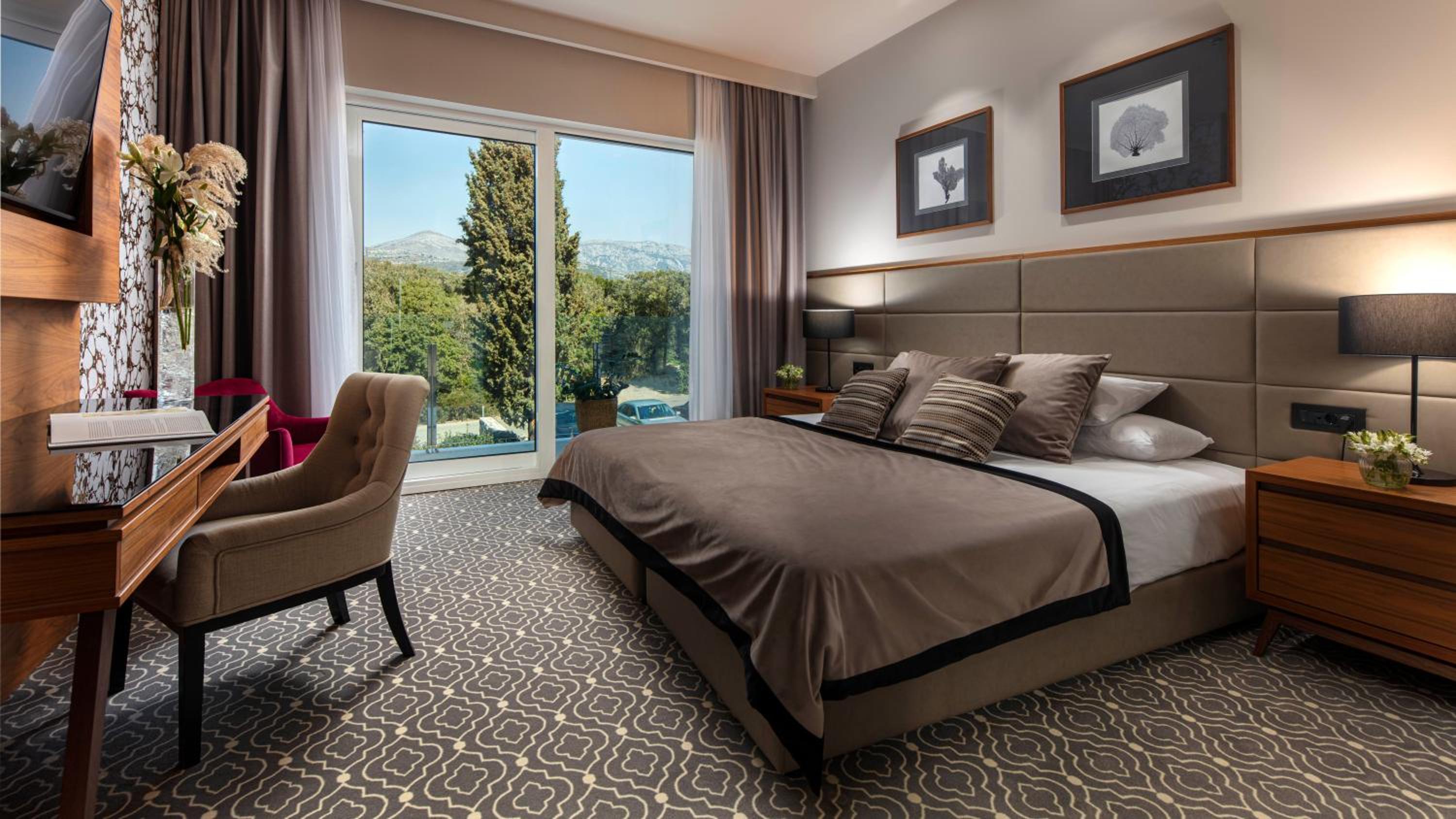 Luxury Double or Twin Room with Balcony thumbnail 5