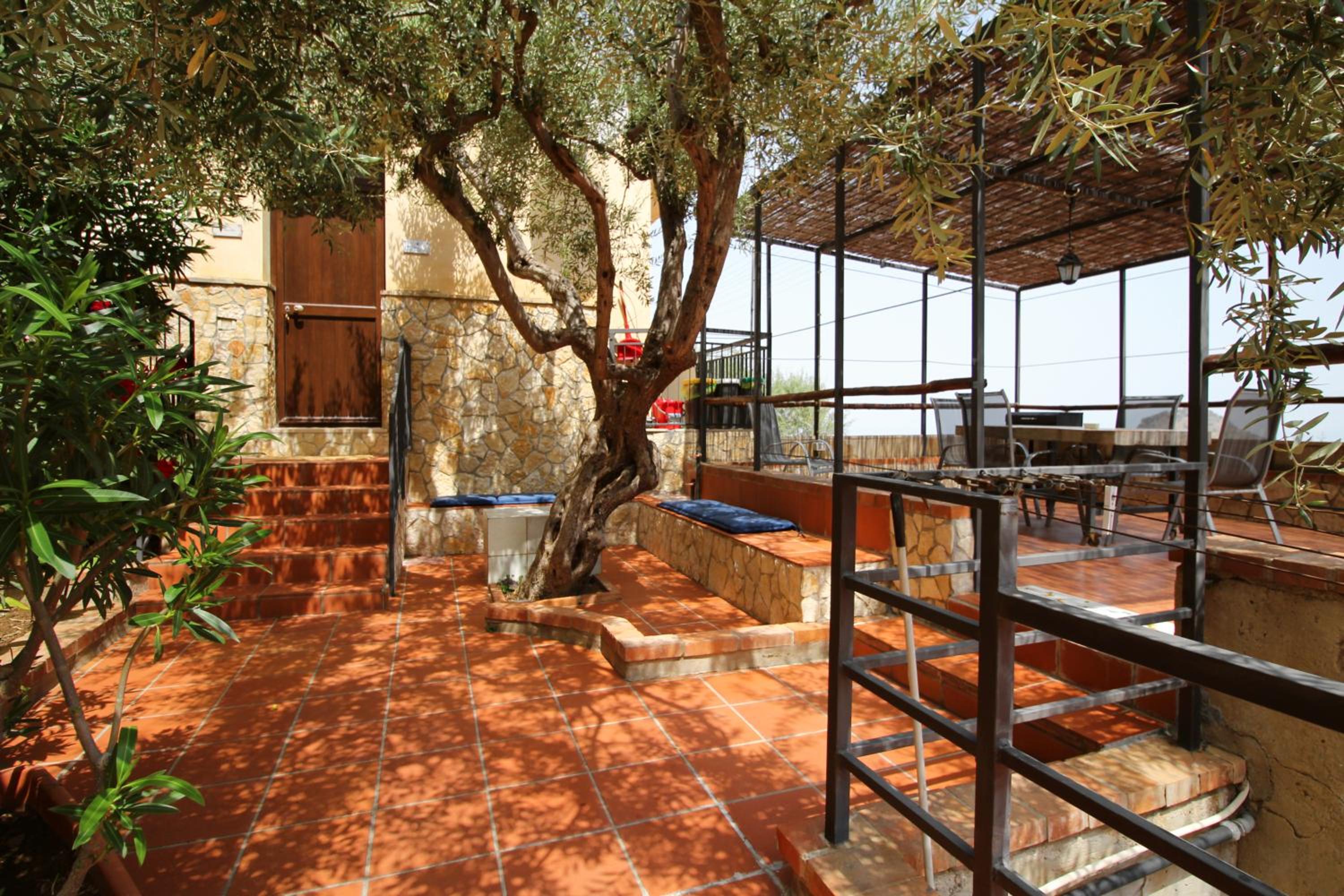 One-Bedroom Apartment with Sea View - Photo 4