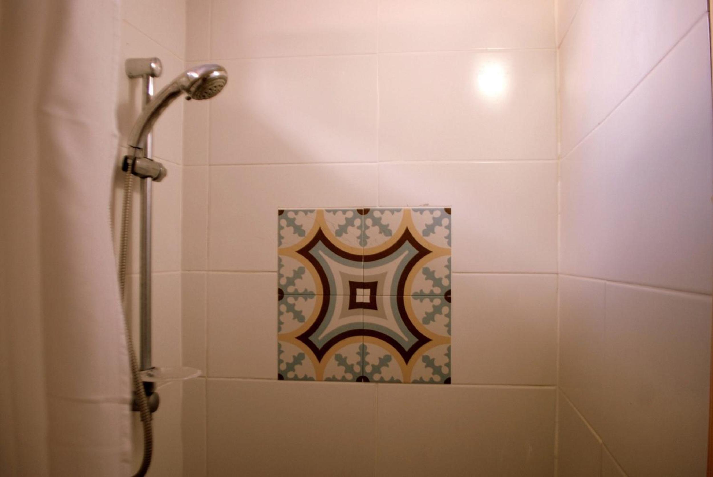 Double Room (2 Adults + 1 Child ) - Photo 3