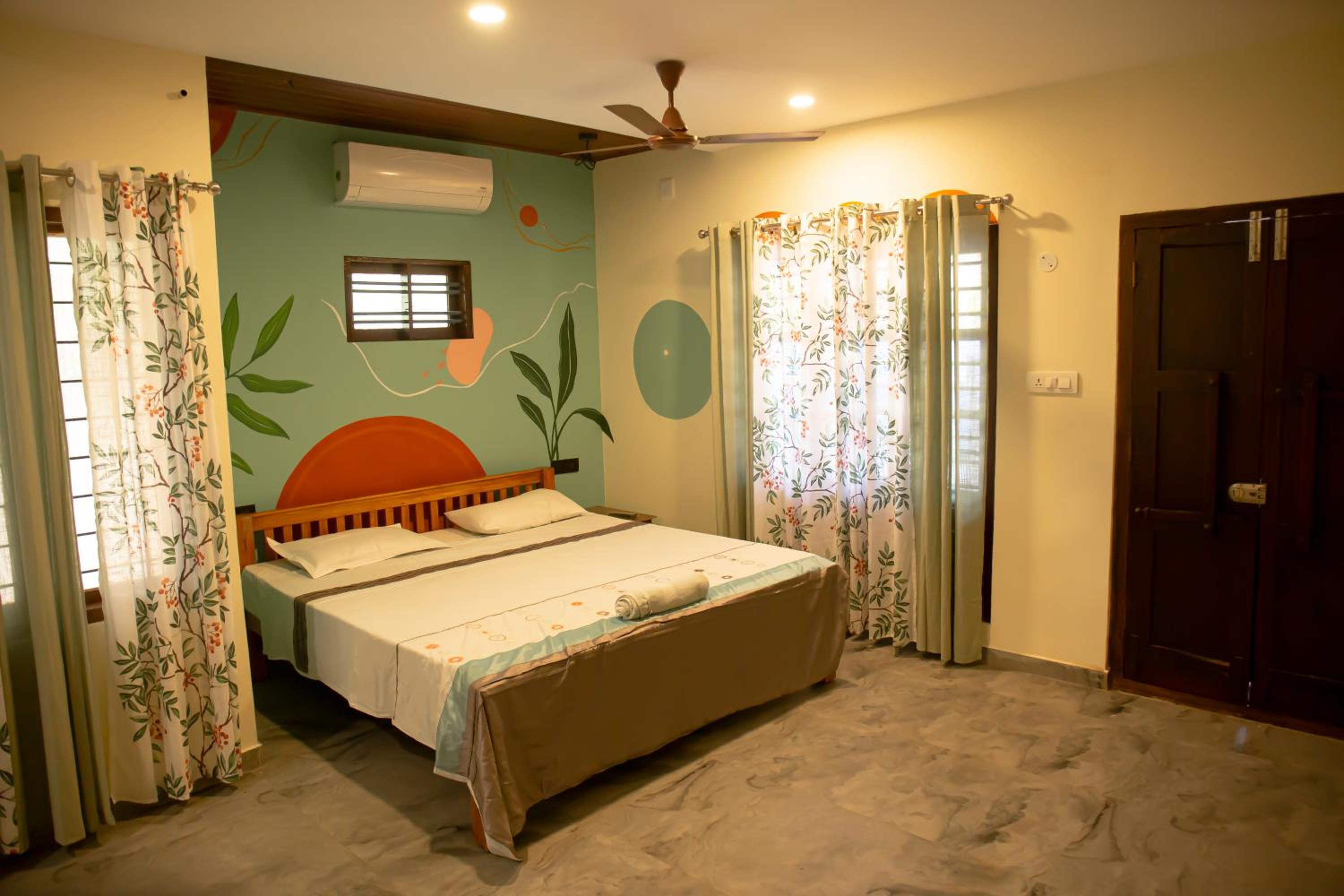 Deluxe King Room photo 1