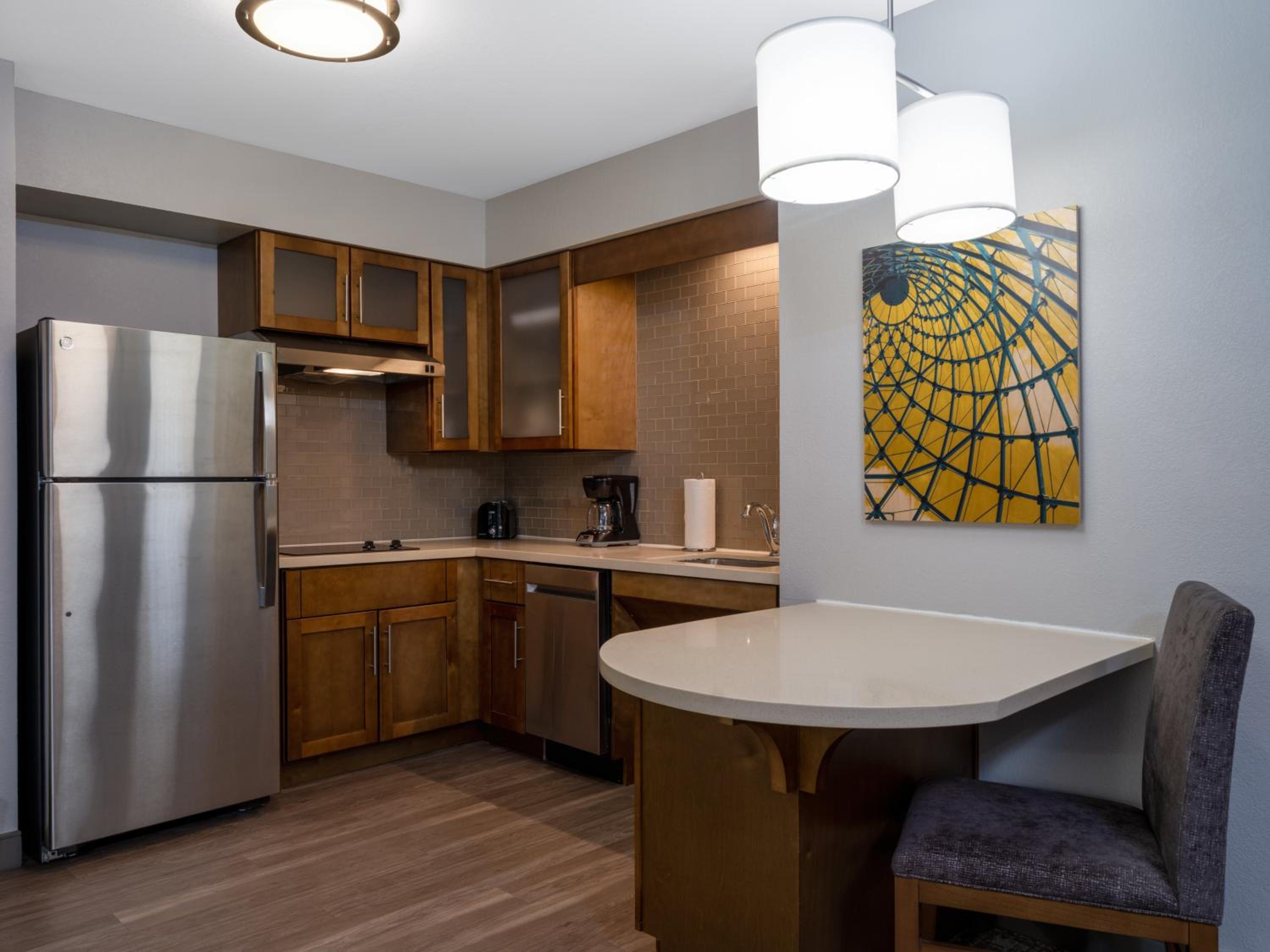 King Studio Suite with Disability Access-Non Smoking - Photo 2