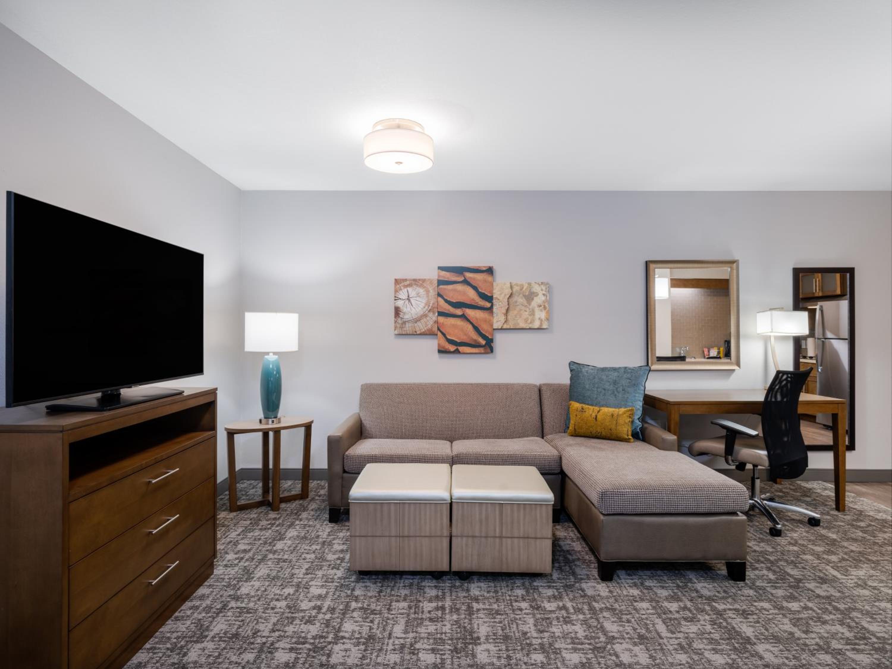 King Studio Suite with Disability Access-Non Smoking - Photo 5