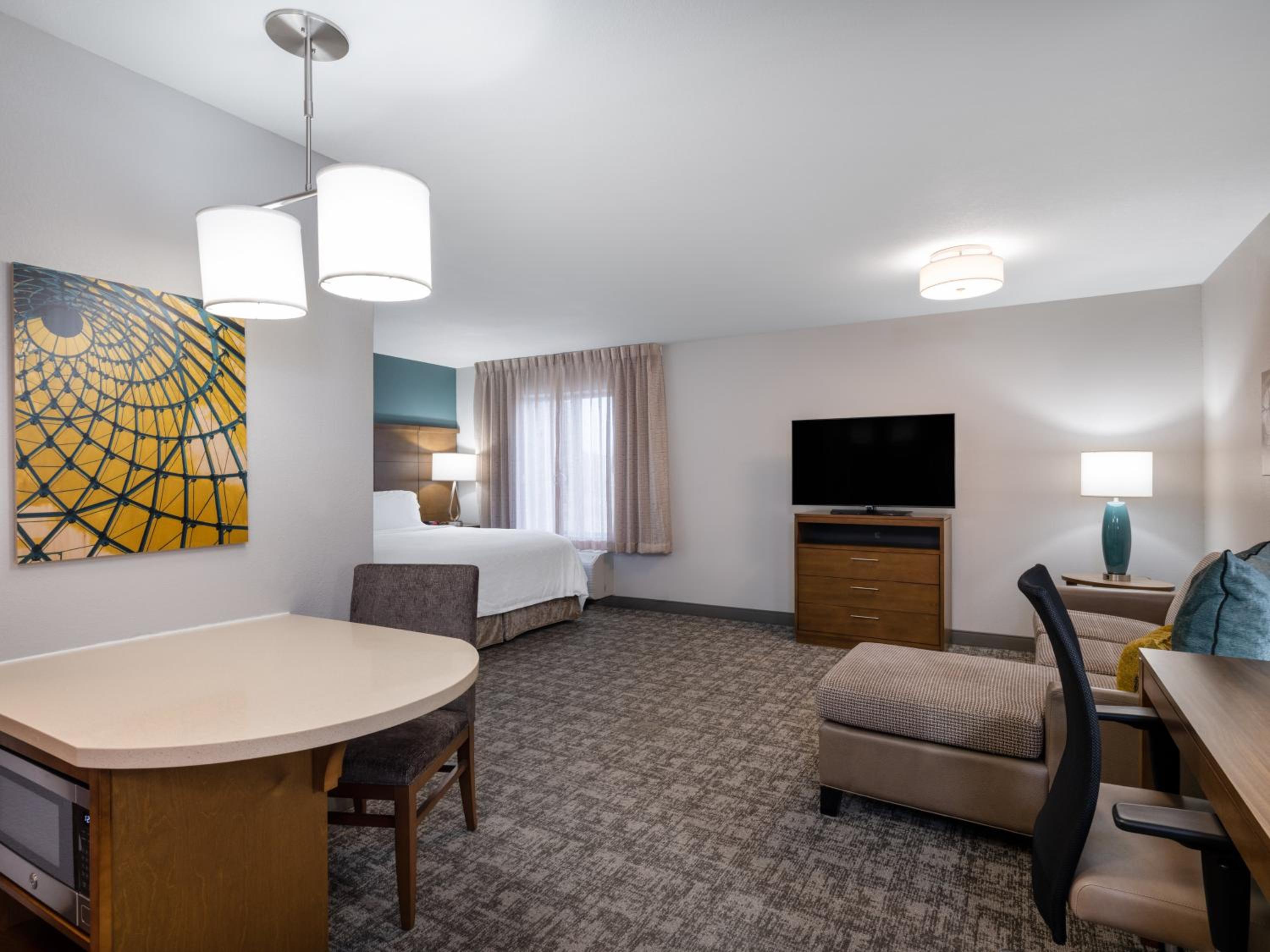 King Studio Suite with Disability Access-Non Smoking - Photo 3
