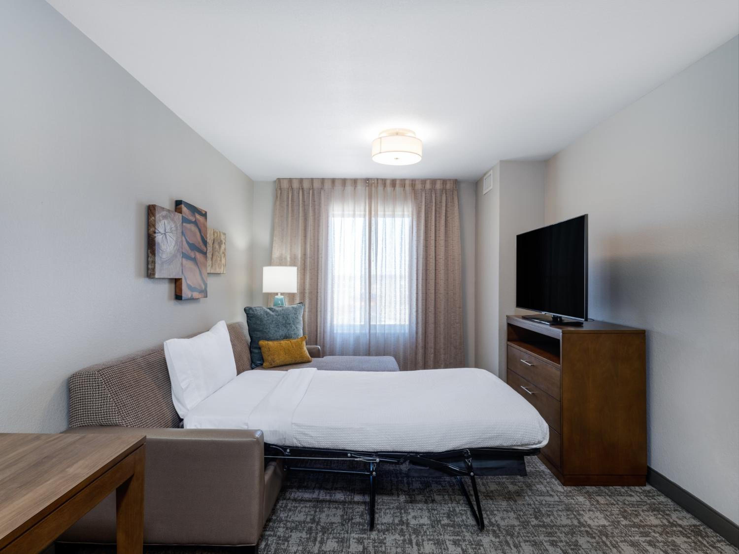 One-Bedroom Suite - Photo 3