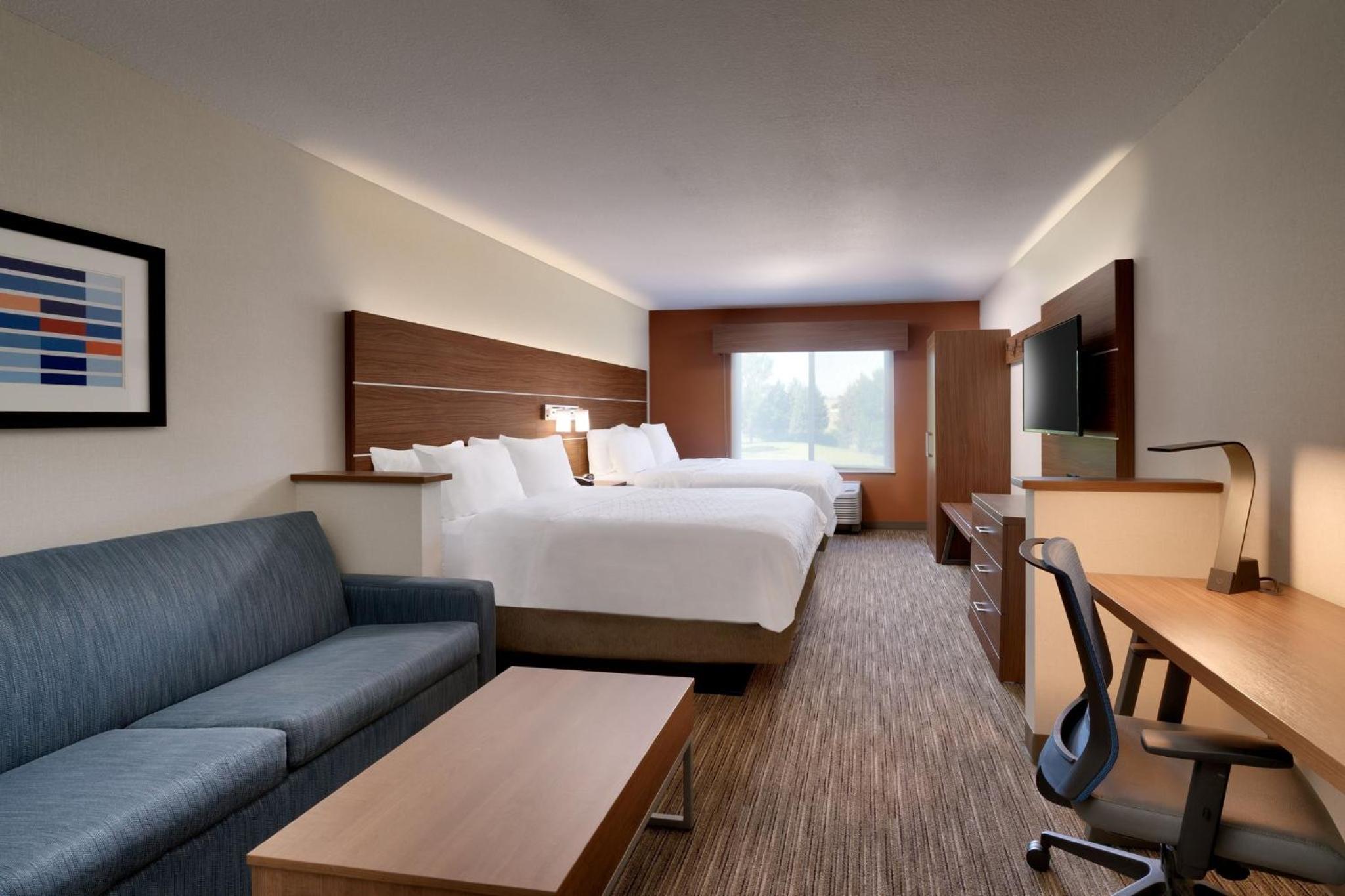 Two Queen Bed With Sofa Bed - Non-Smoking - Photo 6