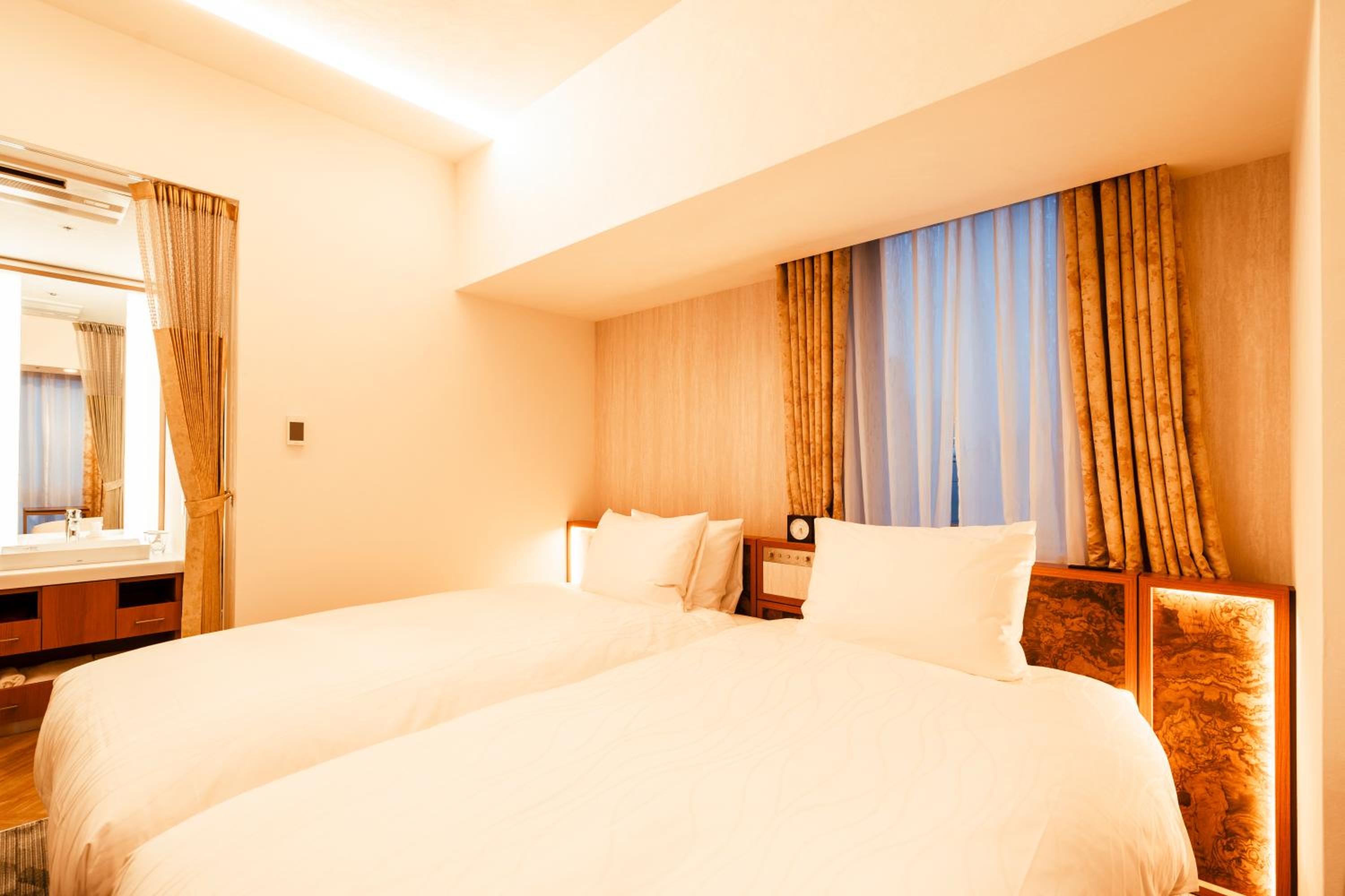 (Skytree View) Junior Delux Twin Room - Non-Smoking - Corner Room photo 1