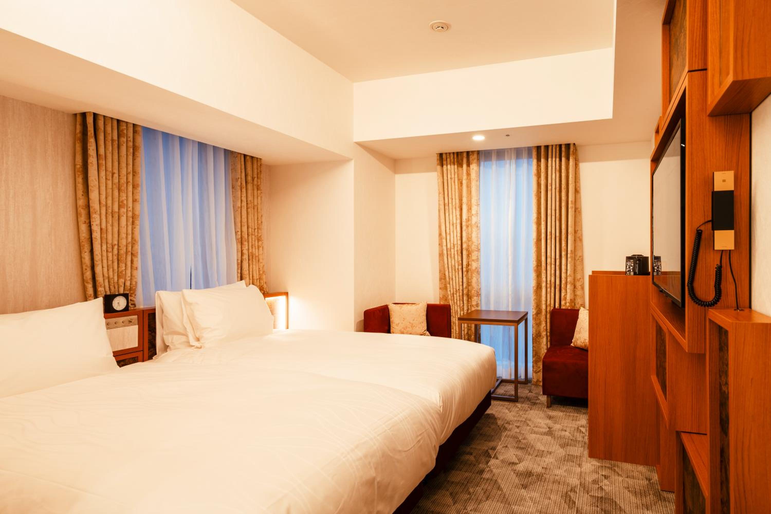 (Skytree View) Deluxe Twin Room - Non-Smoking - Corner Room photo 1